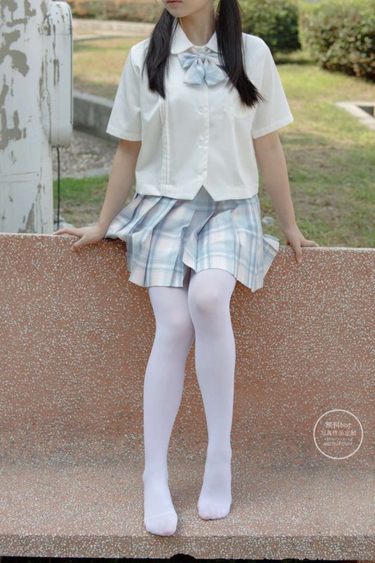 森萝财团 有料.001 小兰 户外白丝JK[64P]-虎绰