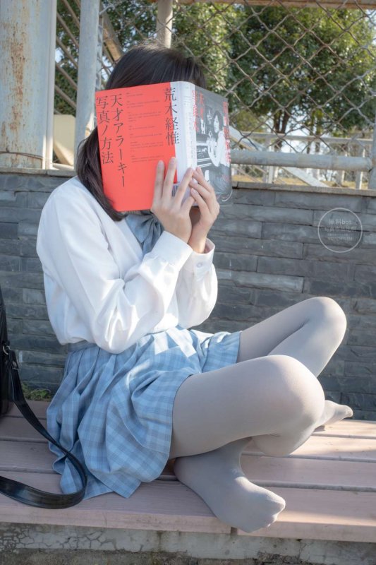 森萝财团 有料.024 小香 户外公园里的JK制服灰丝美腿[100P]-虎绰