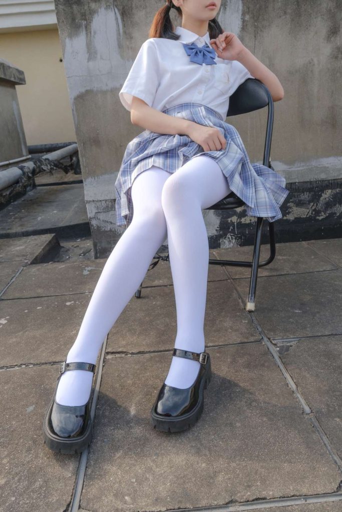 图片[1]-森萝财团 月下.005 裸足白丝JK萝莉少女[74P1V]-虎绰