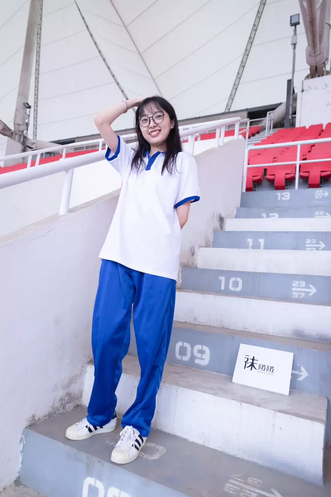 图片[3]-袜啵啵002期：稚予-校服、贝壳头、白棉袜、裸足-虎绰