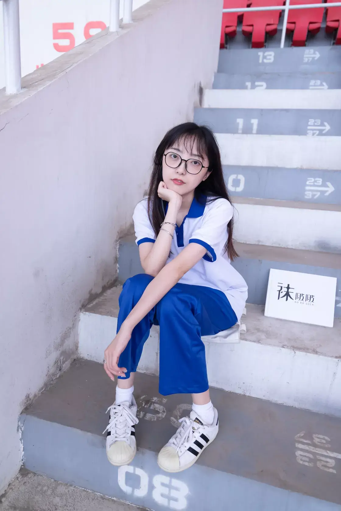 图片[4]-袜啵啵002期：稚予-校服、贝壳头、白棉袜、裸足-虎绰