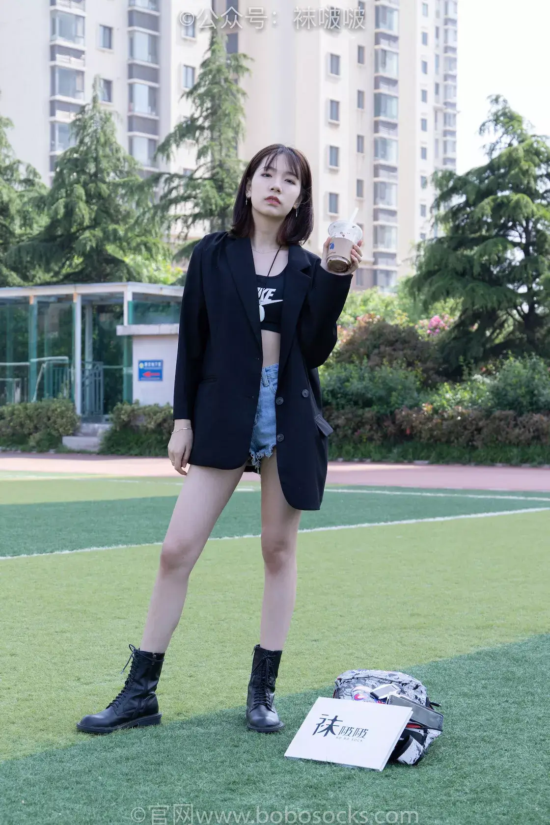 图片[2]-袜啵啵010期：小甜豆-马丁靴、白色短棉袜、裸足-虎绰