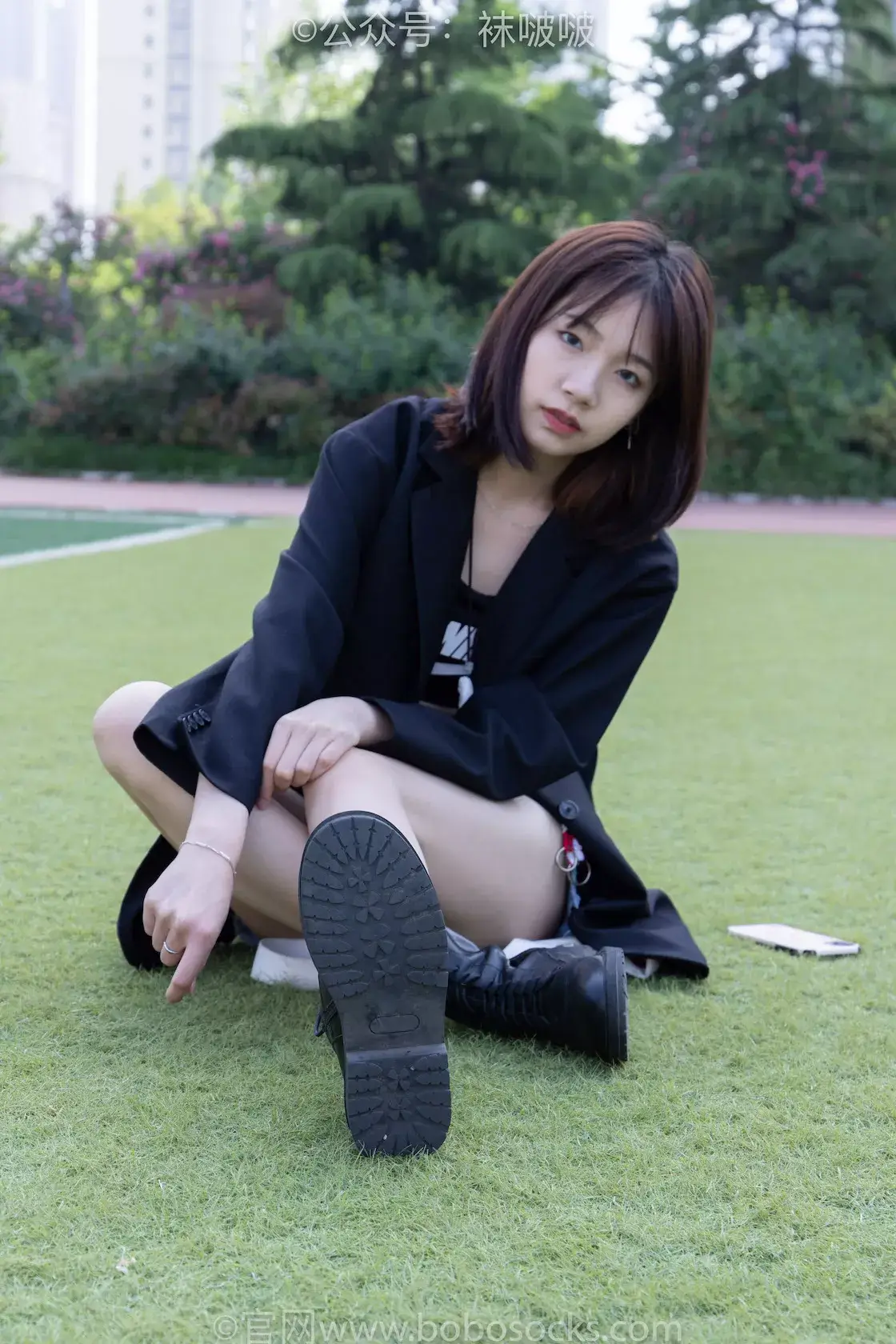 图片[5]-袜啵啵010期：小甜豆-马丁靴、白色短棉袜、裸足-虎绰