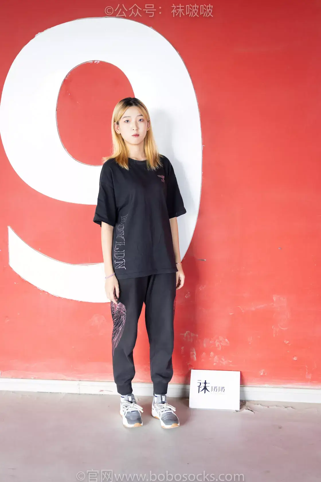 袜啵啵018期：木木-运动鞋、白棉袜、裸足-虎绰