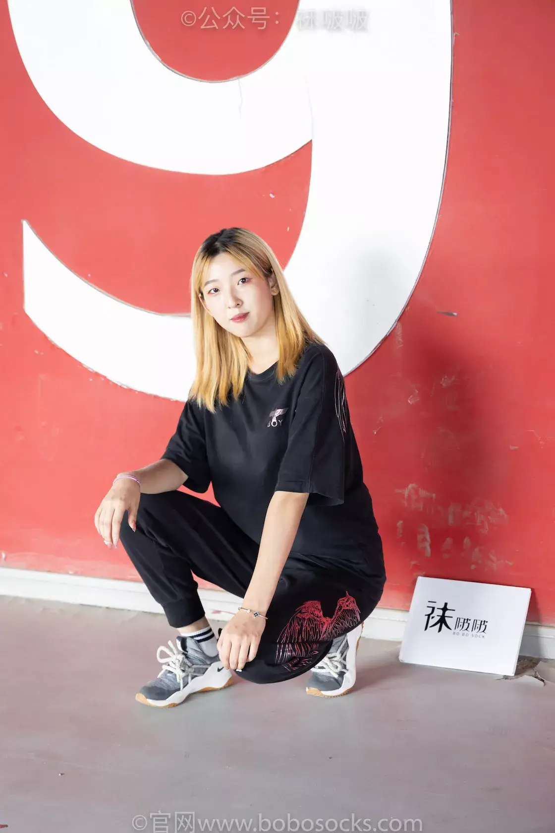 图片[3]-袜啵啵018期：木木-运动鞋、白棉袜、裸足-虎绰