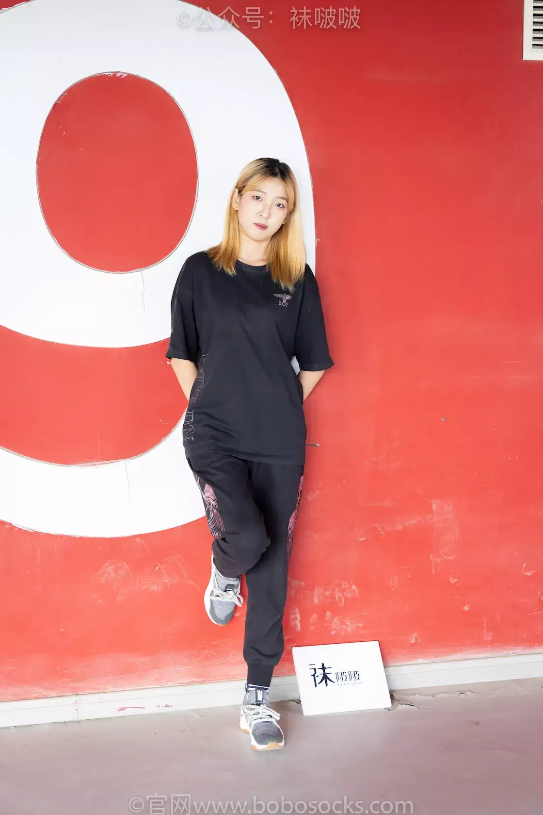 图片[4]-袜啵啵018期：木木-运动鞋、白棉袜、裸足-虎绰