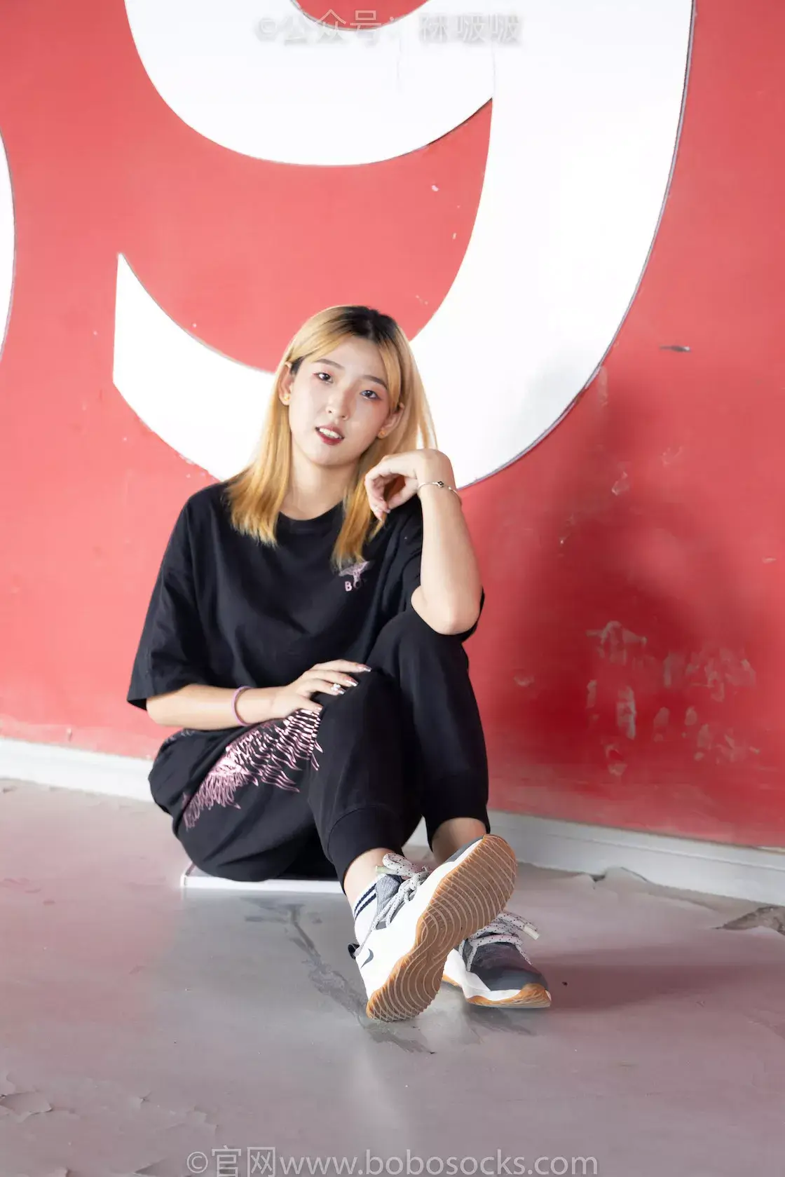 图片[5]-袜啵啵018期：木木-运动鞋、白棉袜、裸足-虎绰