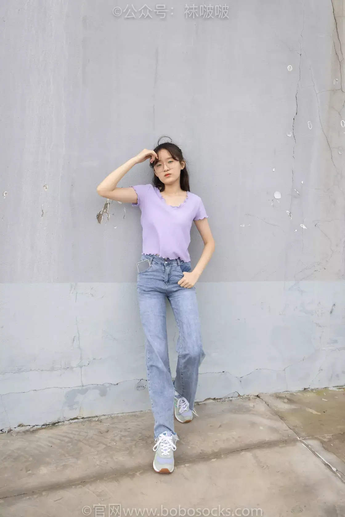 袜啵啵020期：熊熊-NB运动鞋、蓝色短棉袜（踩脏）、裸足（超级好看呀）-虎绰