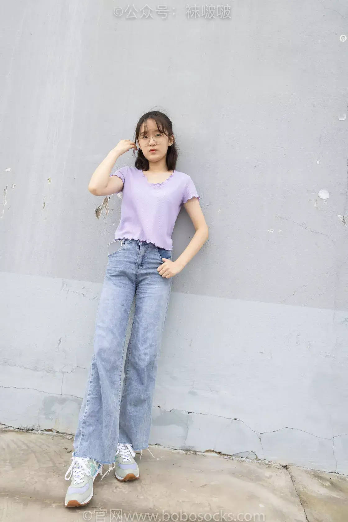 图片[2]-袜啵啵020期：熊熊-NB运动鞋、蓝色短棉袜（踩脏）、裸足（超级好看呀）-虎绰