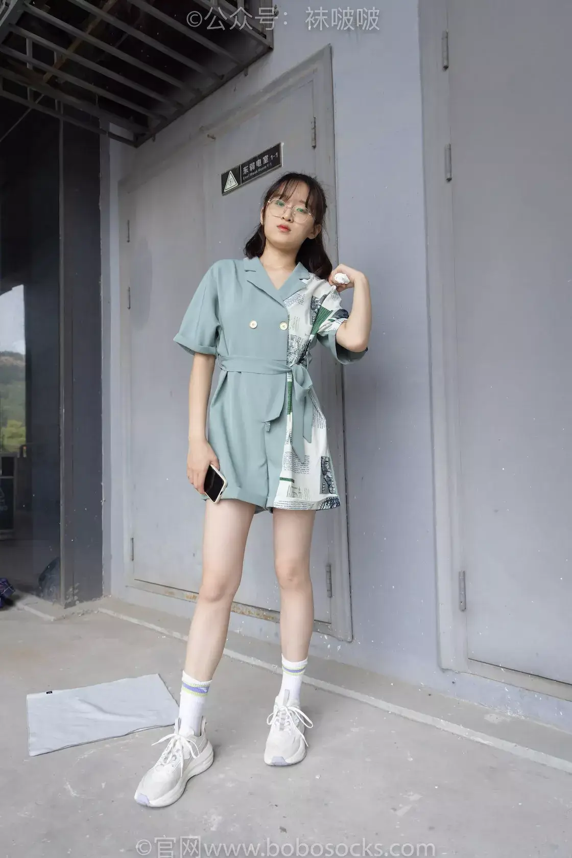 袜啵啵025期：熊熊-安踏运动鞋、白色棉袜（踩脏）、裸足（超级好看呀）-虎绰