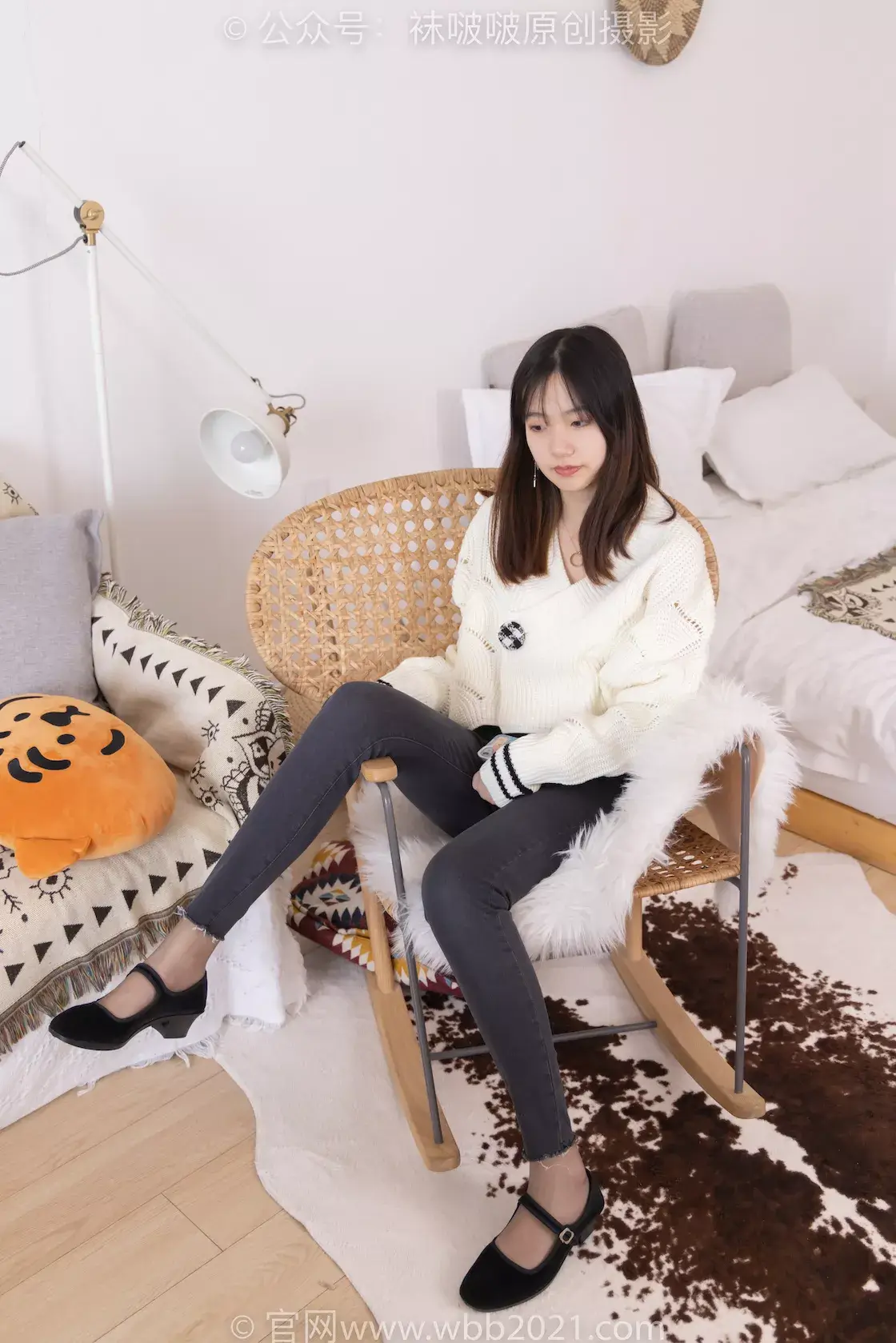 袜啵啵积分限定作品025期：小甜豆-布鞋、牛仔裤、本期为全程穿鞋无脱鞋部分-虎绰