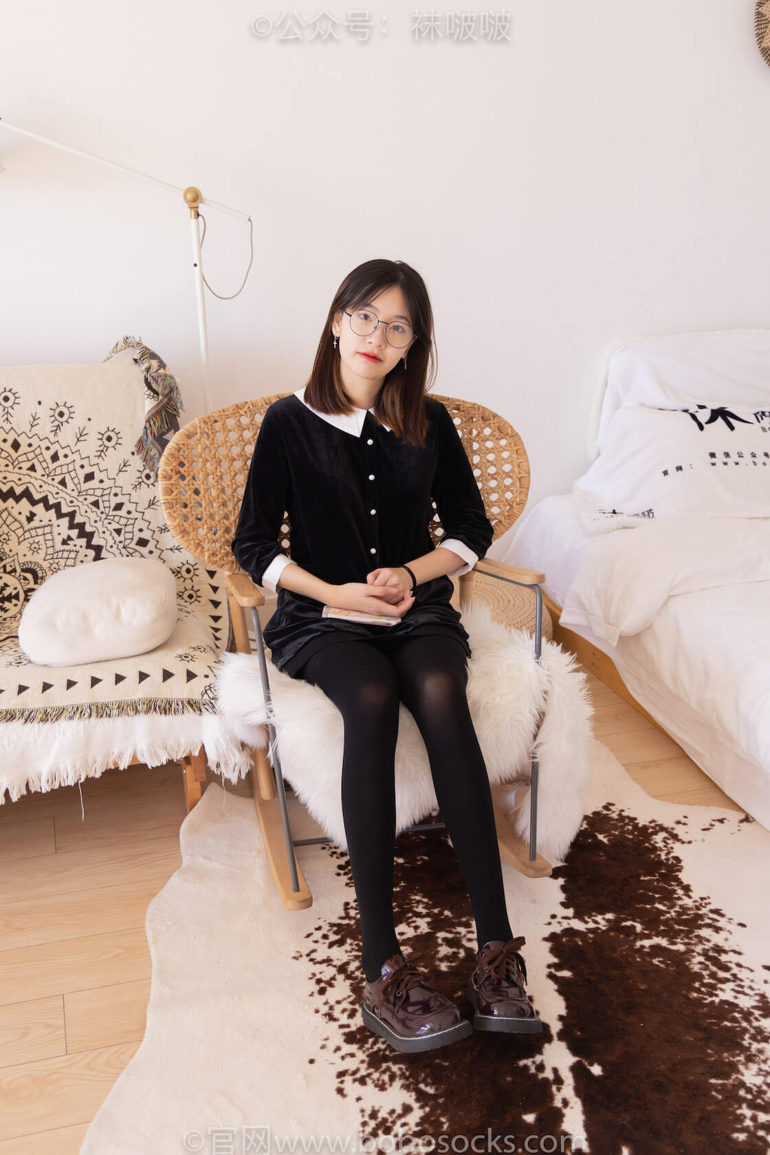 袜啵啵053期：小甜豆-皮鞋、厚黑丝、黑色蕾丝船袜-虎绰