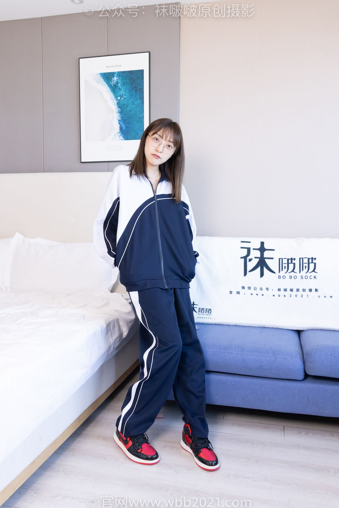 袜啵啵398期：稚予-板鞋、白船袜、裸足（黑色美甲）、裸足踩奶油蛋糕泡脚脚玩鞋子剧情（仅花絮剧情版）-虎绰