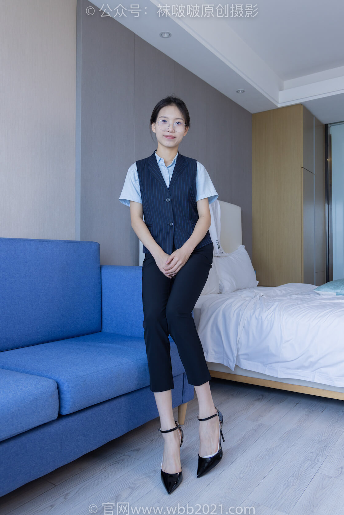 袜啵啵413期：芝士-高跟鞋、白色吊带船袜、银行制服-虎绰