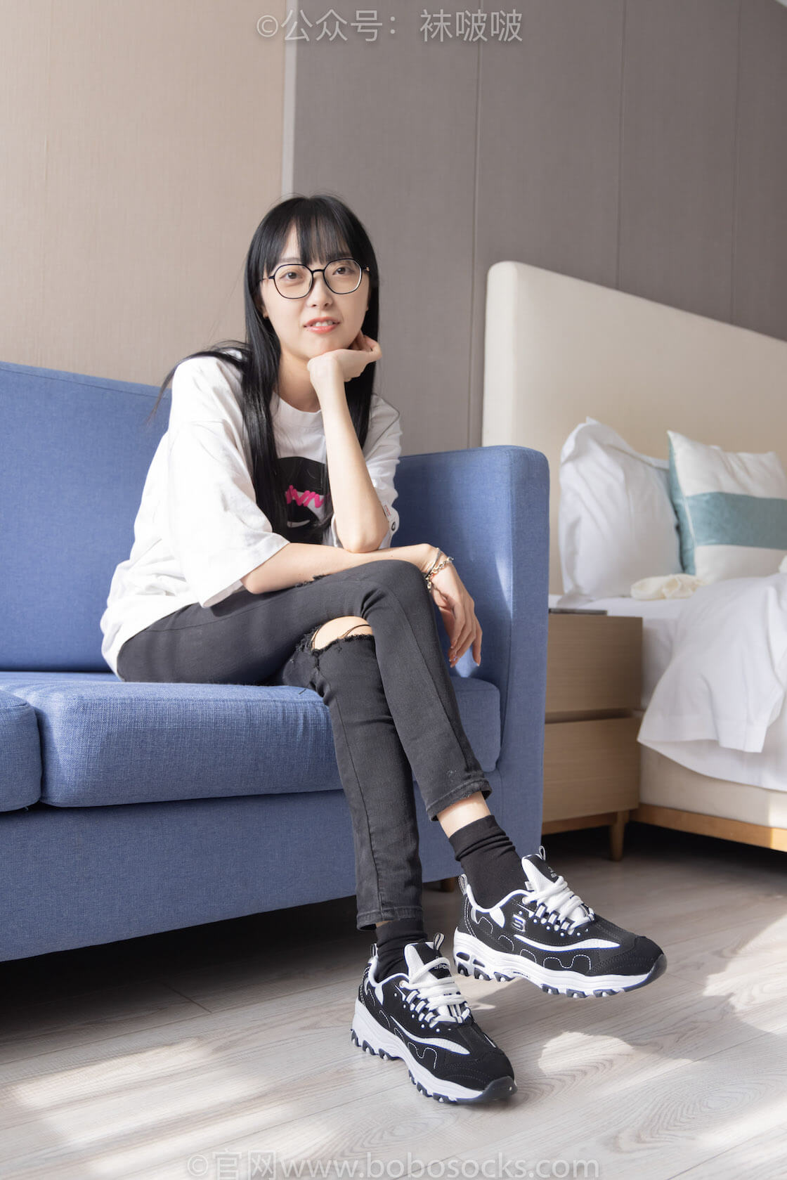 袜啵啵055期：稚予-斯凯奇运动鞋、白棉袜、黑棉袜-虎绰