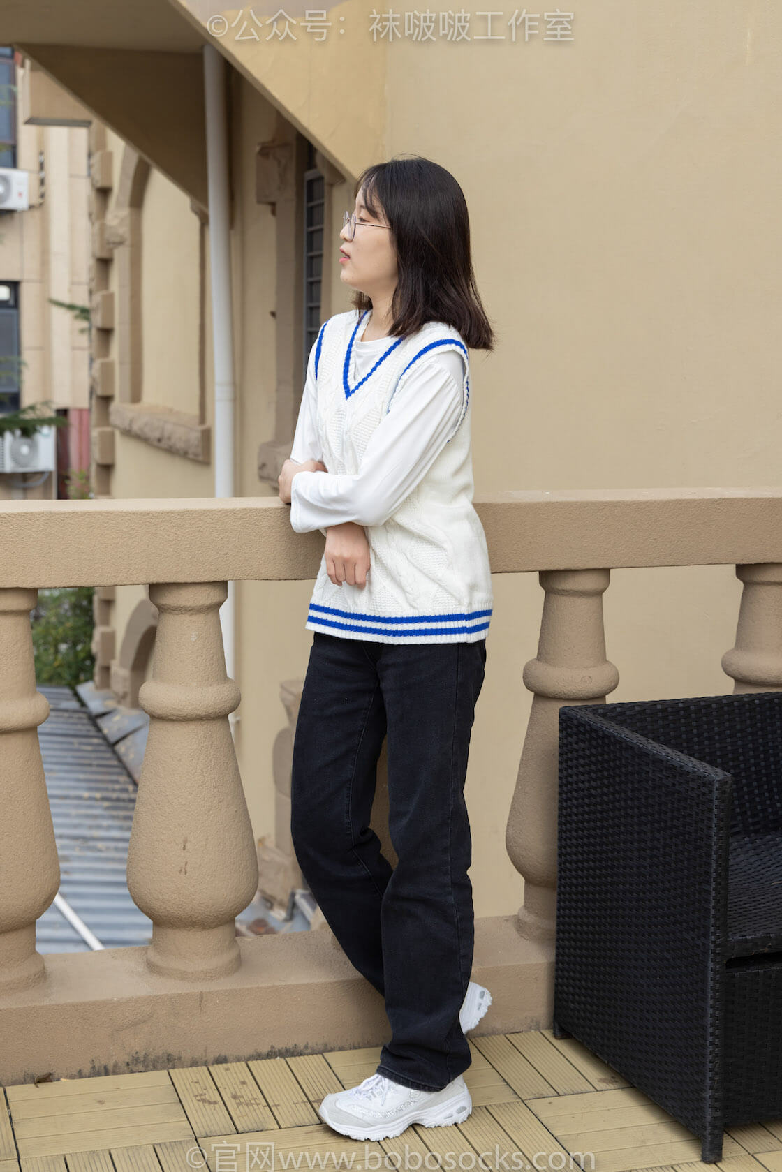 袜啵啵积分限定作品007期：熊熊-运动鞋、白棉袜、裸足-虎绰