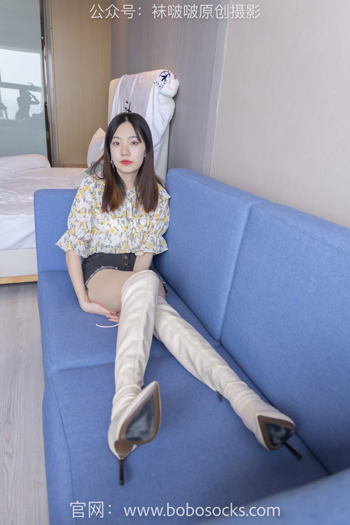 袜啵啵136期：小甜豆-高跟长靴、白棉袜（长度到脚踝上面一点）、裸足-虎绰