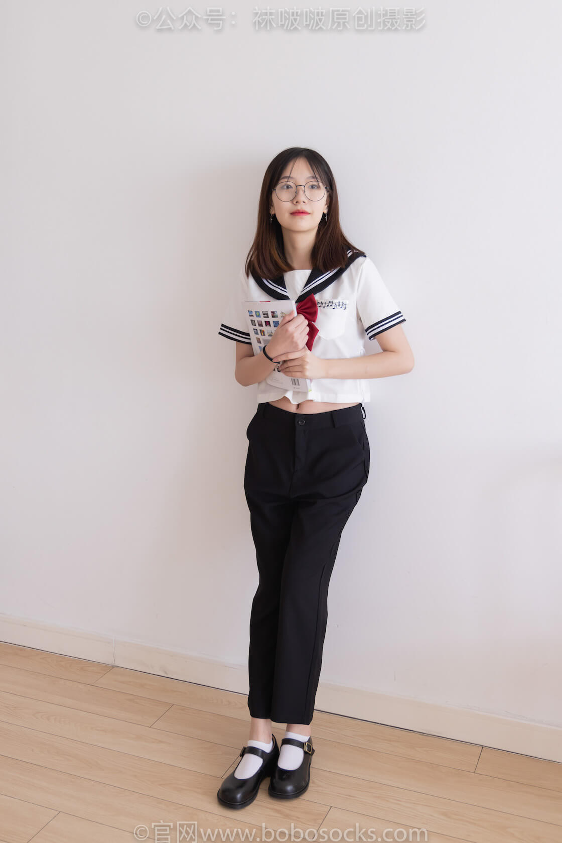 袜啵啵积分限定作品013期：小甜豆-JK制服、白棉袜、裸足-虎绰