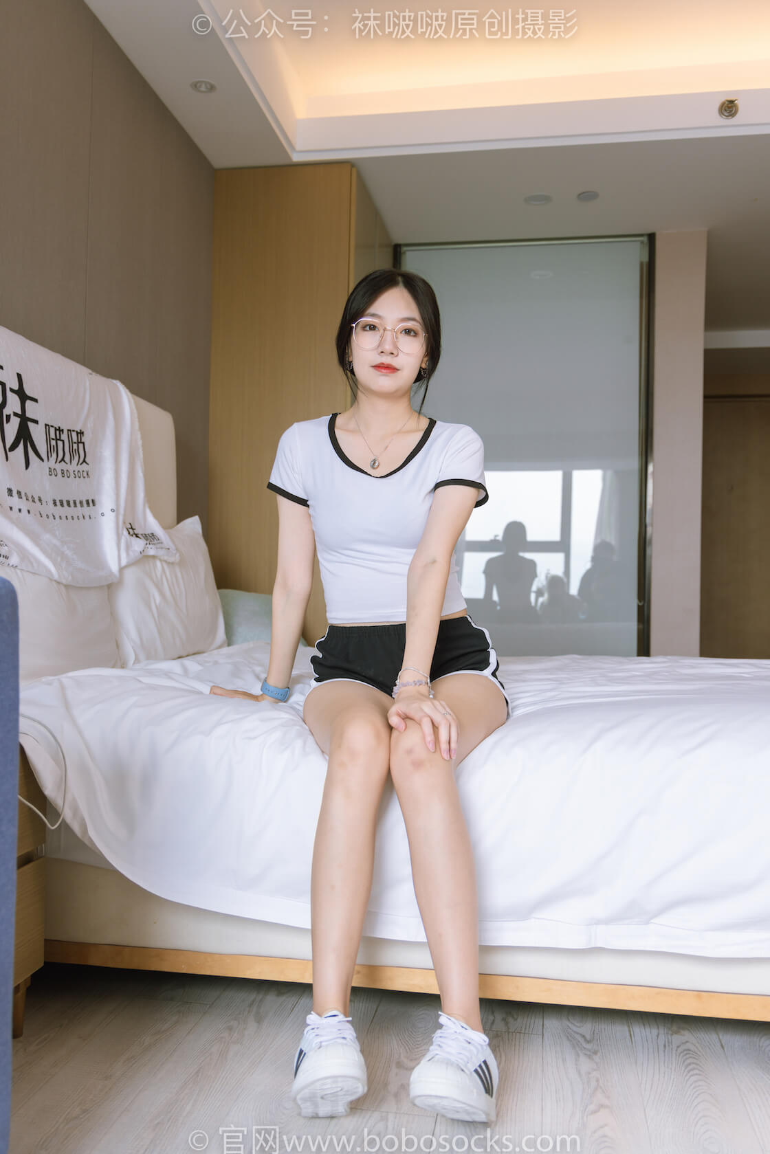 袜啵啵189期：小甜豆-贝壳头板鞋、白棉袜、裸足-虎绰