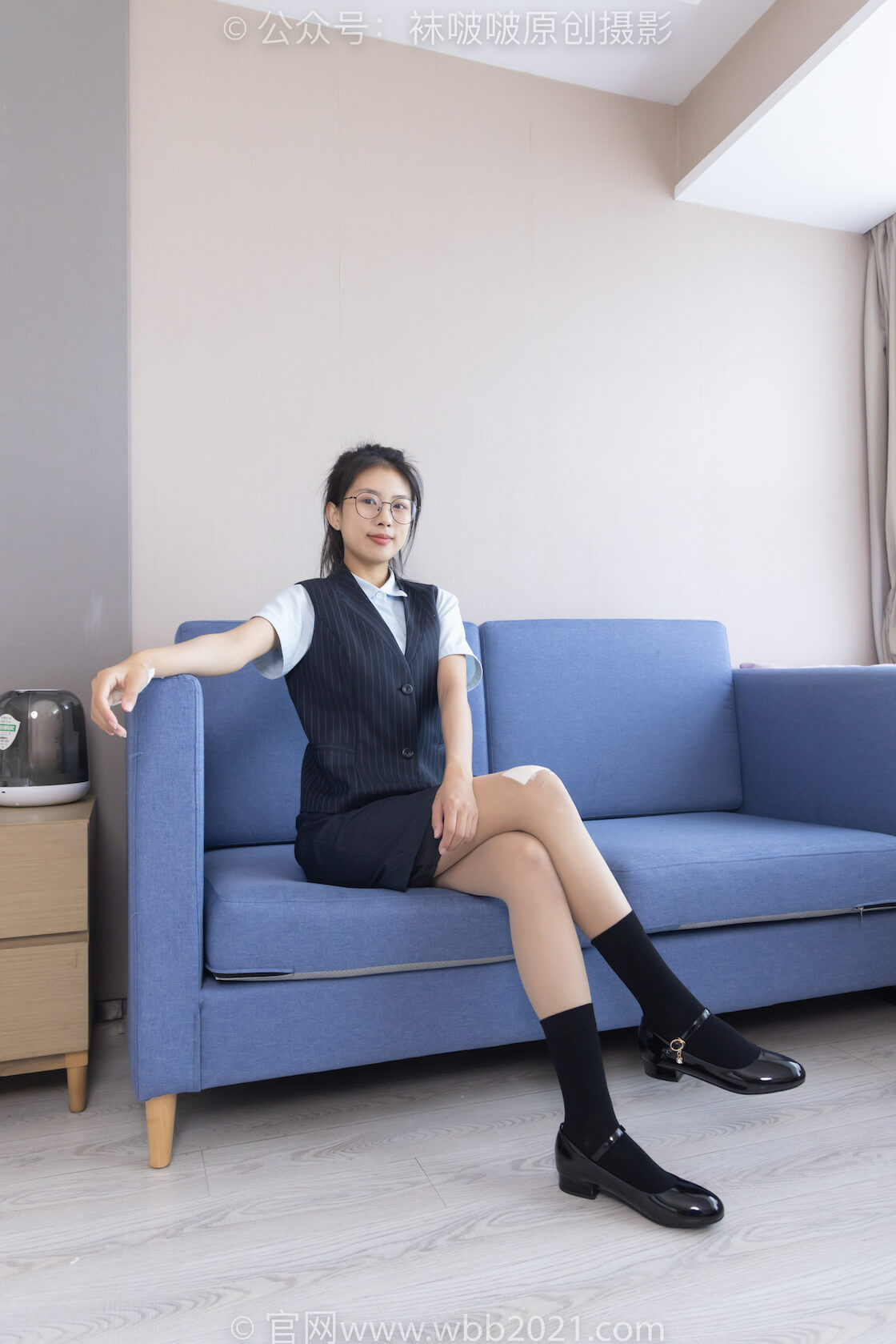 袜啵啵324期：奶油-高跟鞋、皮鞋、黑棉袜、油亮肉丝（脚尖透明款）-虎绰