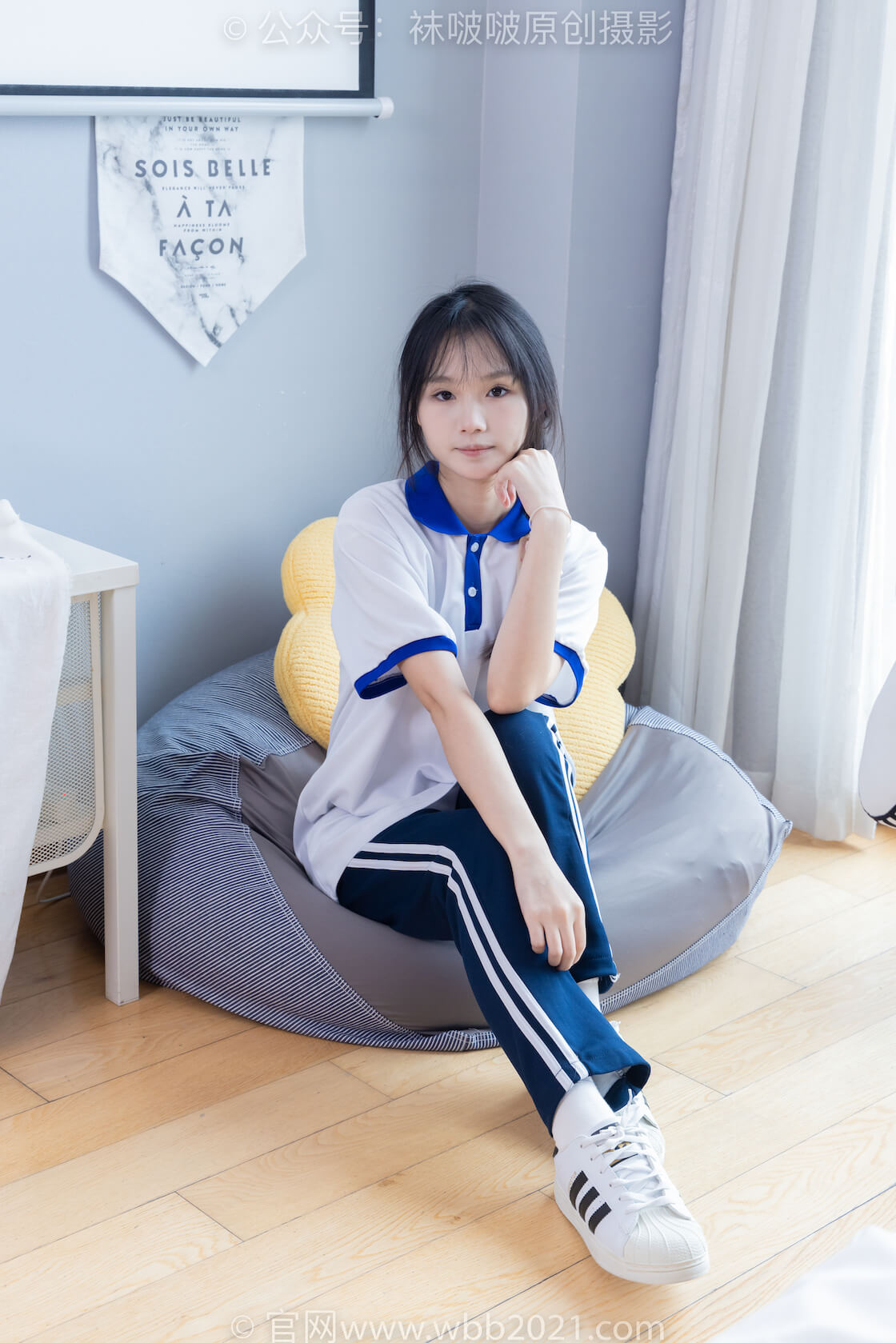 袜啵啵366期：甜甜圈-三双板鞋、白棉袜、短白丝（脚尖透明款）-虎绰