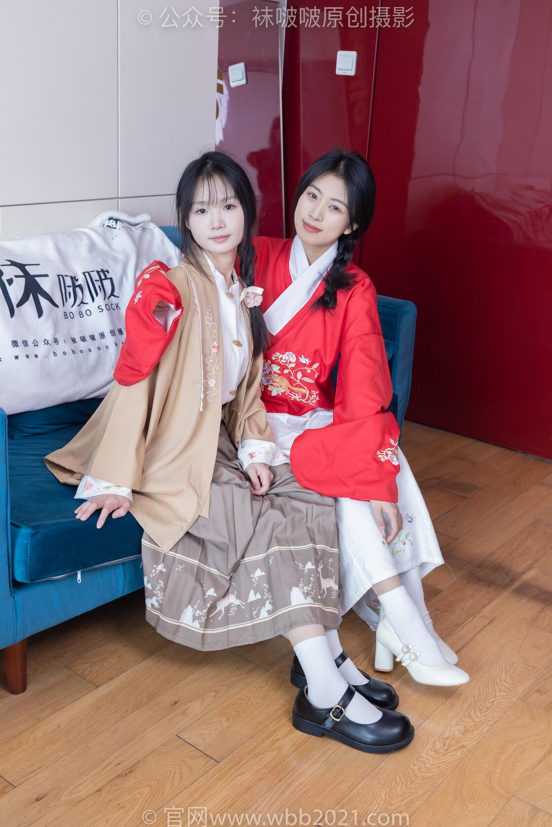 袜啵啵400期：奶油甜甜圈-高跟鞋、白棉袜、肉丝（脚尖加固款）、 脚对脚剧情（仅花絮版）-虎绰