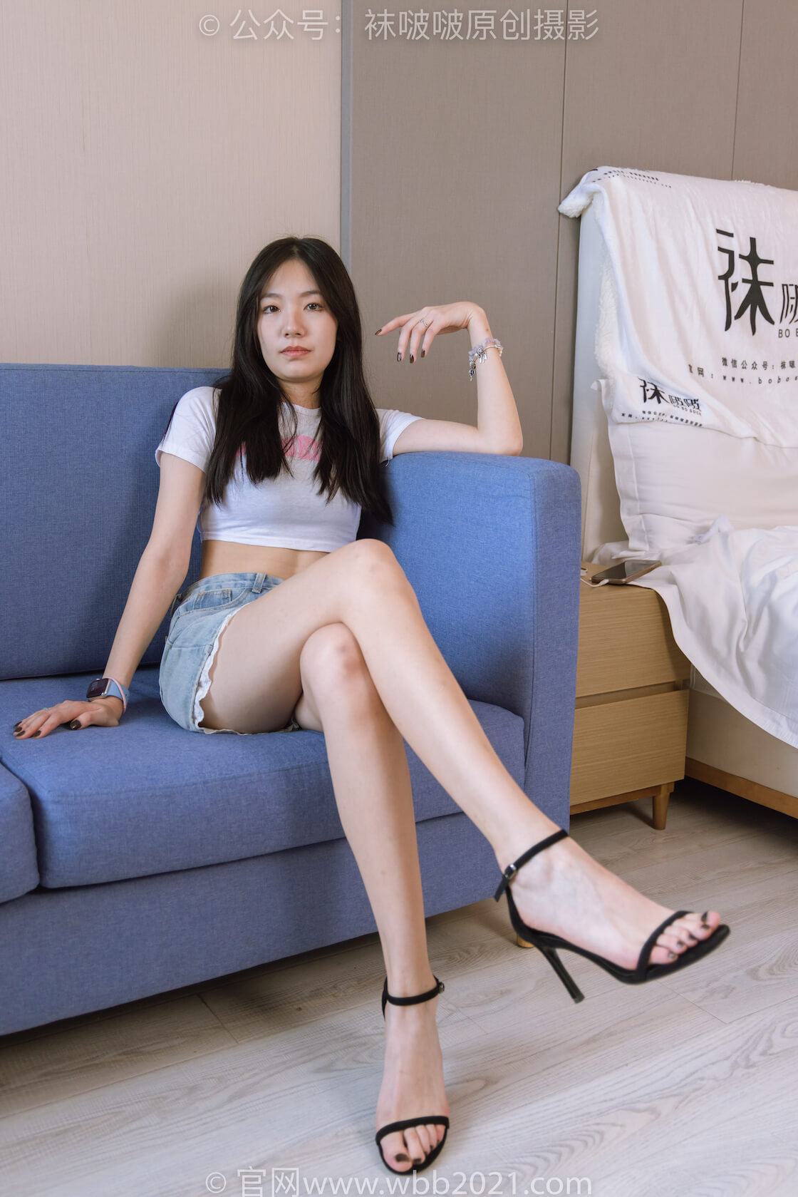 袜啵啵426期（限时送积分）：小甜豆-高跟鞋、裸足（黑色指甲油）、白棉袜、黑色指甲油涂手和脚指甲剧情-虎绰