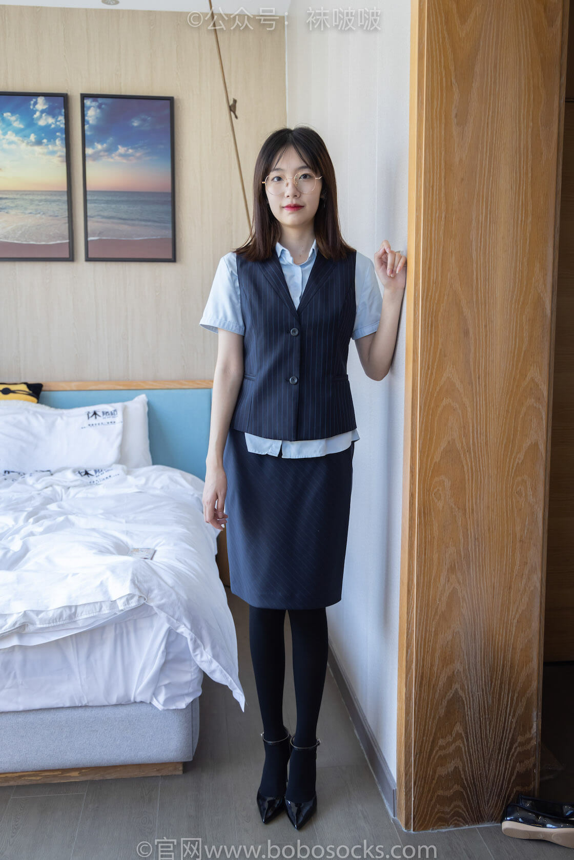 袜啵啵038期：小甜豆-建行行服、高跟鞋、厚黑丝-虎绰