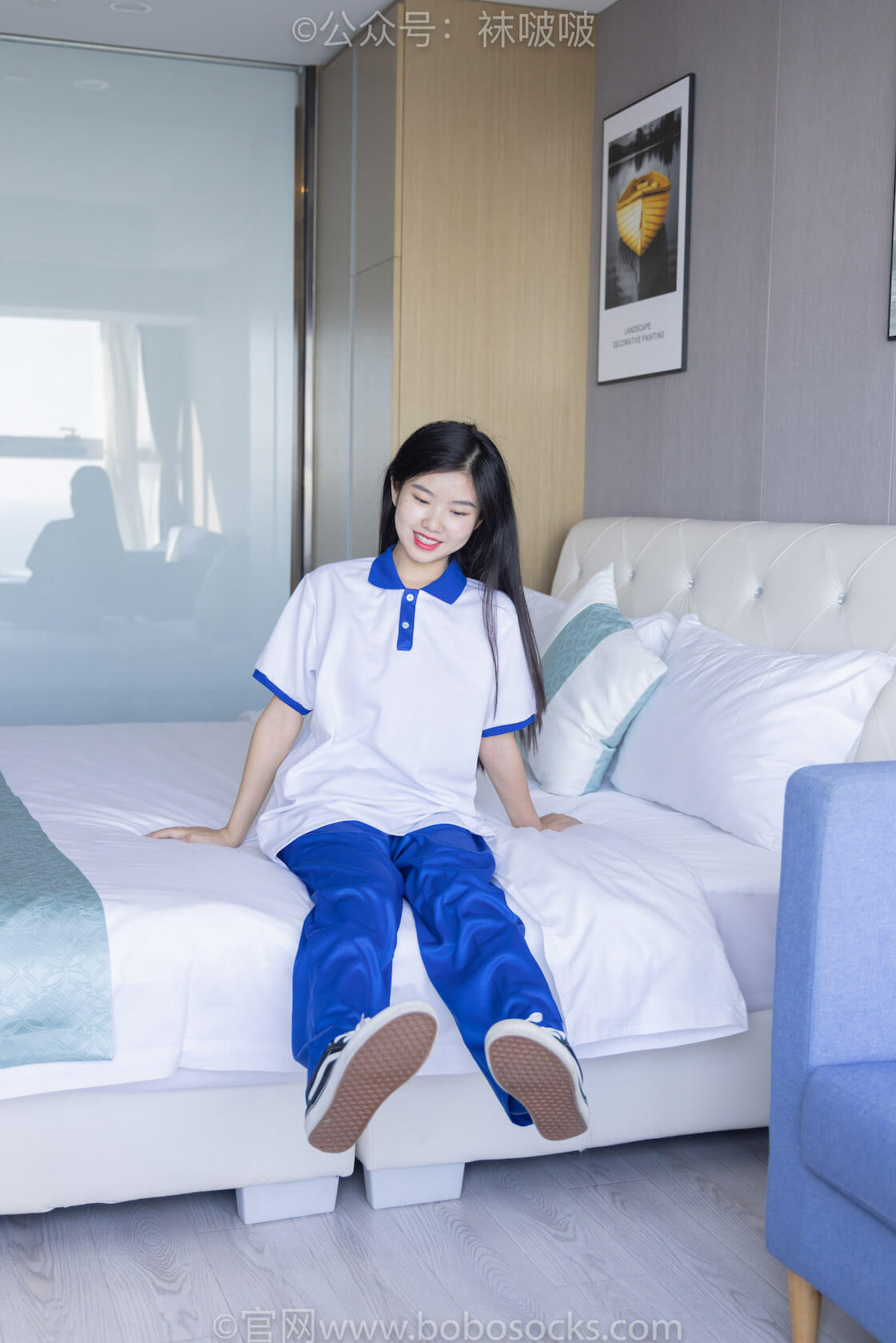 袜啵啵039期：小奶熊-校服、vans帆布鞋、短白棉袜、裸足-虎绰