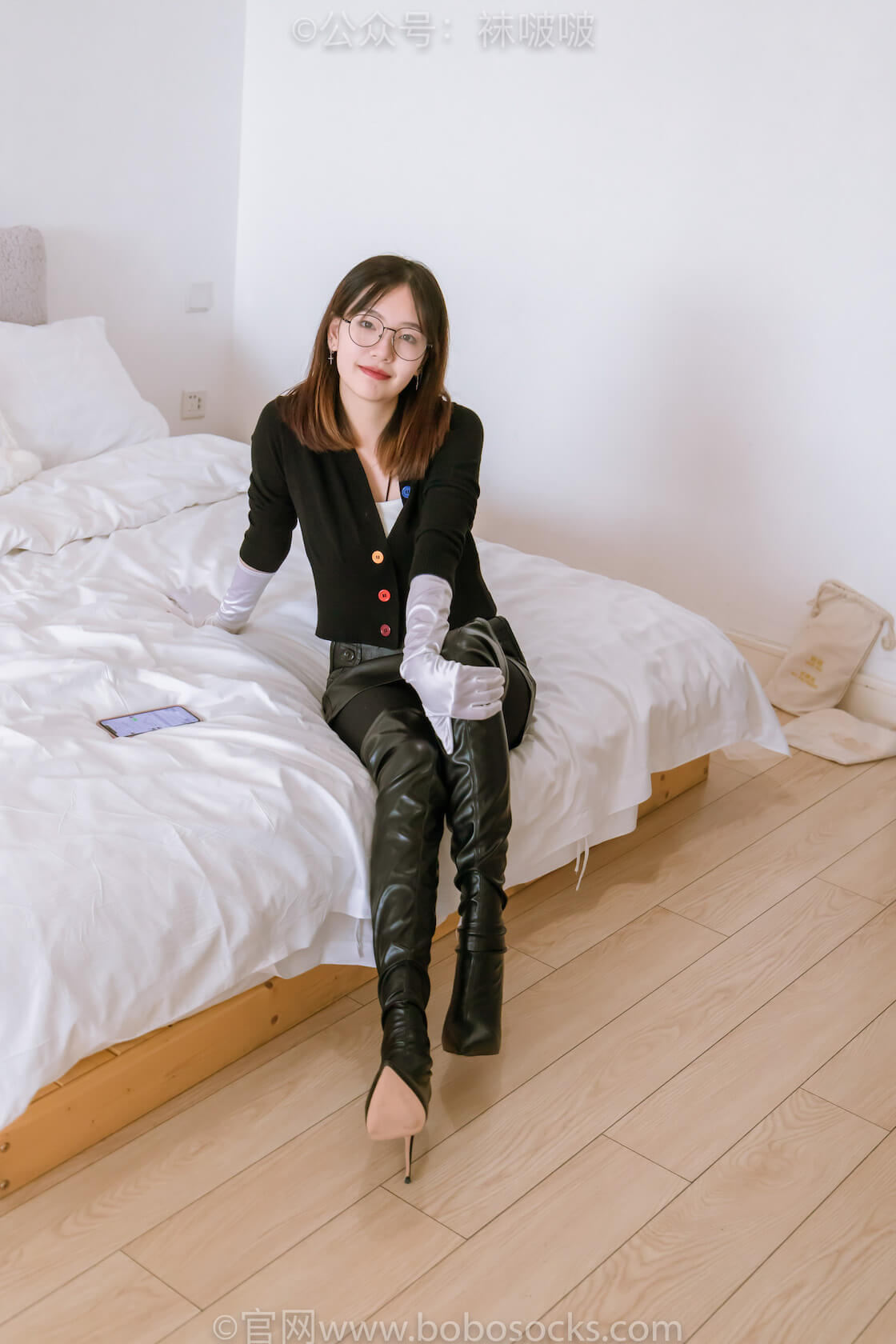 袜啵啵041期：小甜豆-高跟长靴、黑色踩脚裤、肉丝（脚尖加固款、裤里丝）-虎绰