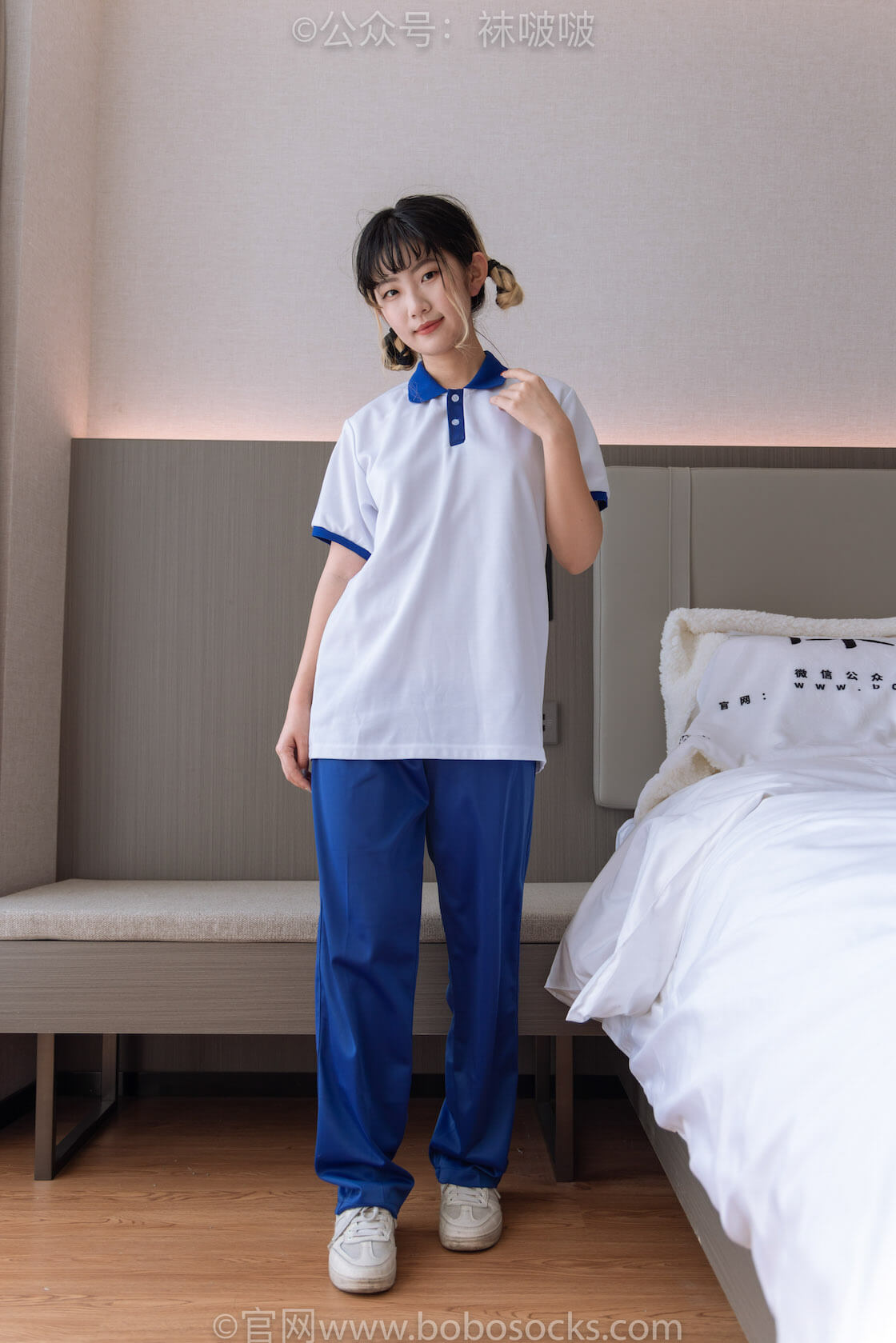 袜啵啵042期：砂糖-校服、板鞋、白棉袜、油亮白丝（脚尖透明款、裤里丝）-虎绰