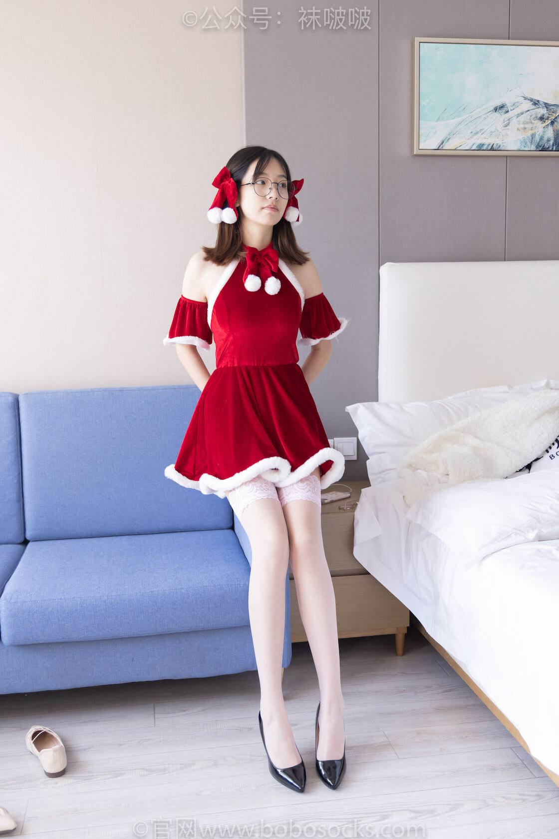 袜啵啵043期：小甜豆-圣诞服、平底鞋、高跟鞋、白色渔网袜（小腿）、粉过膝丝袜、黑色渔网袜（连裤）-虎绰