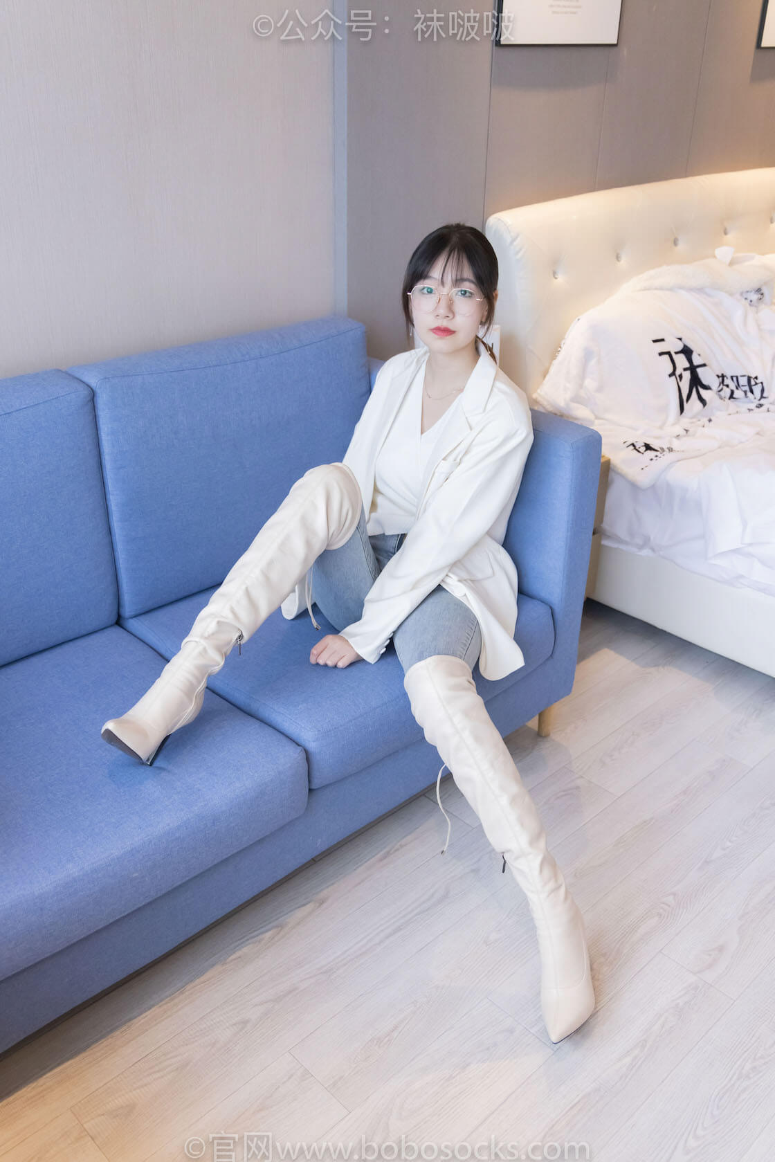 袜啵啵050期：小甜豆-高跟长靴、白棉袜（长度到脚踝上面一点）-虎绰