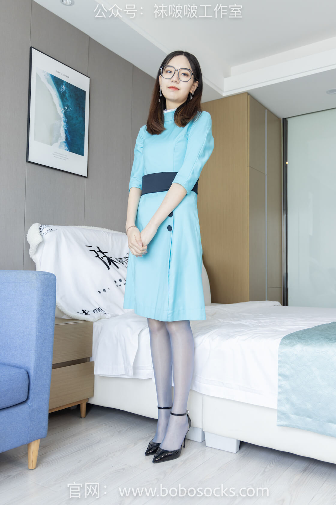 袜啵啵105期：小甜豆-空姐制服、高跟鞋、蓝色丝袜（脚尖透明款）-虎绰