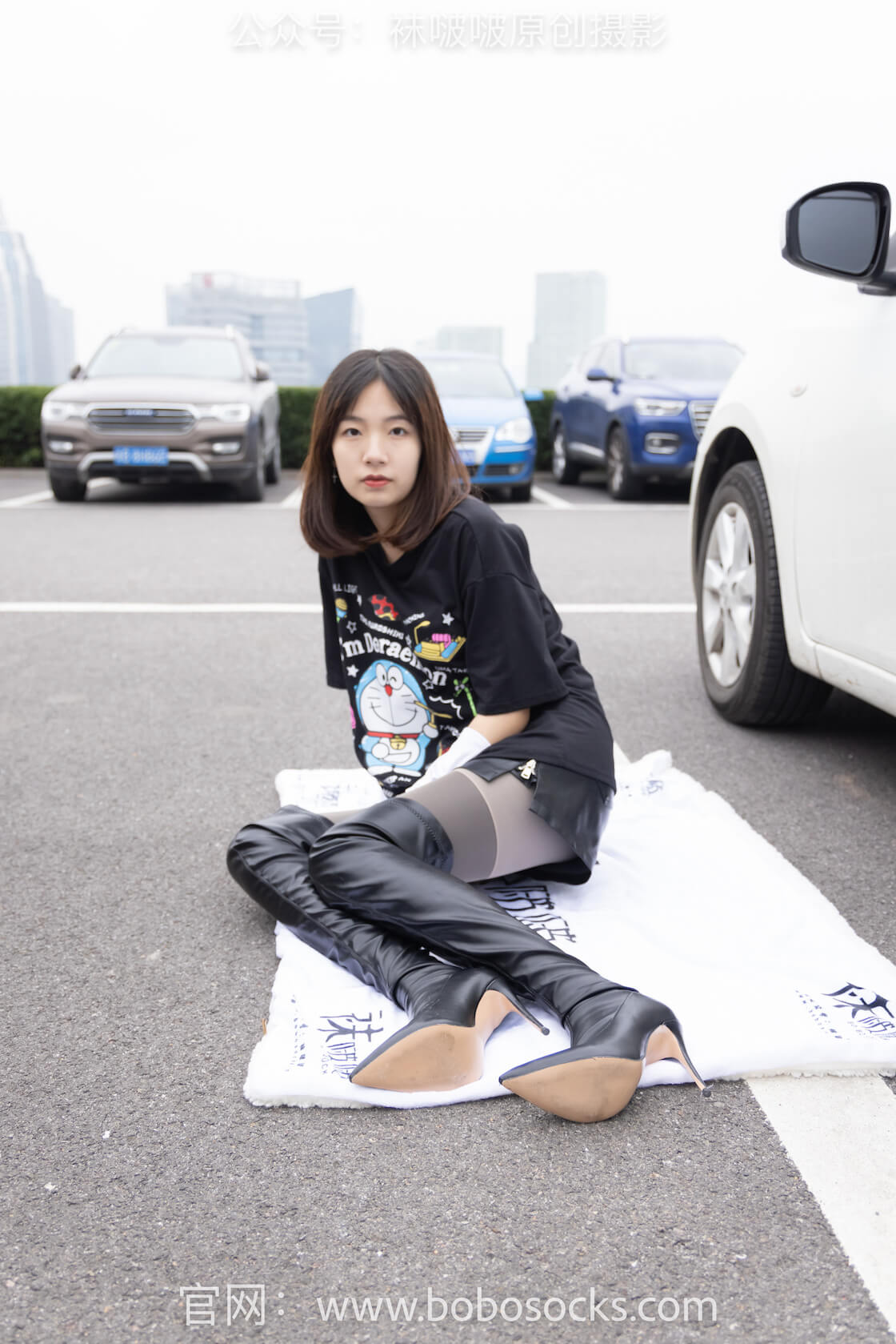 袜啵啵146期：小甜豆-高跟长靴、黑色踩脚裤（在肉丝里打底）、肉丝（脚尖加固款）、袜啵啵原创摄影-虎绰
