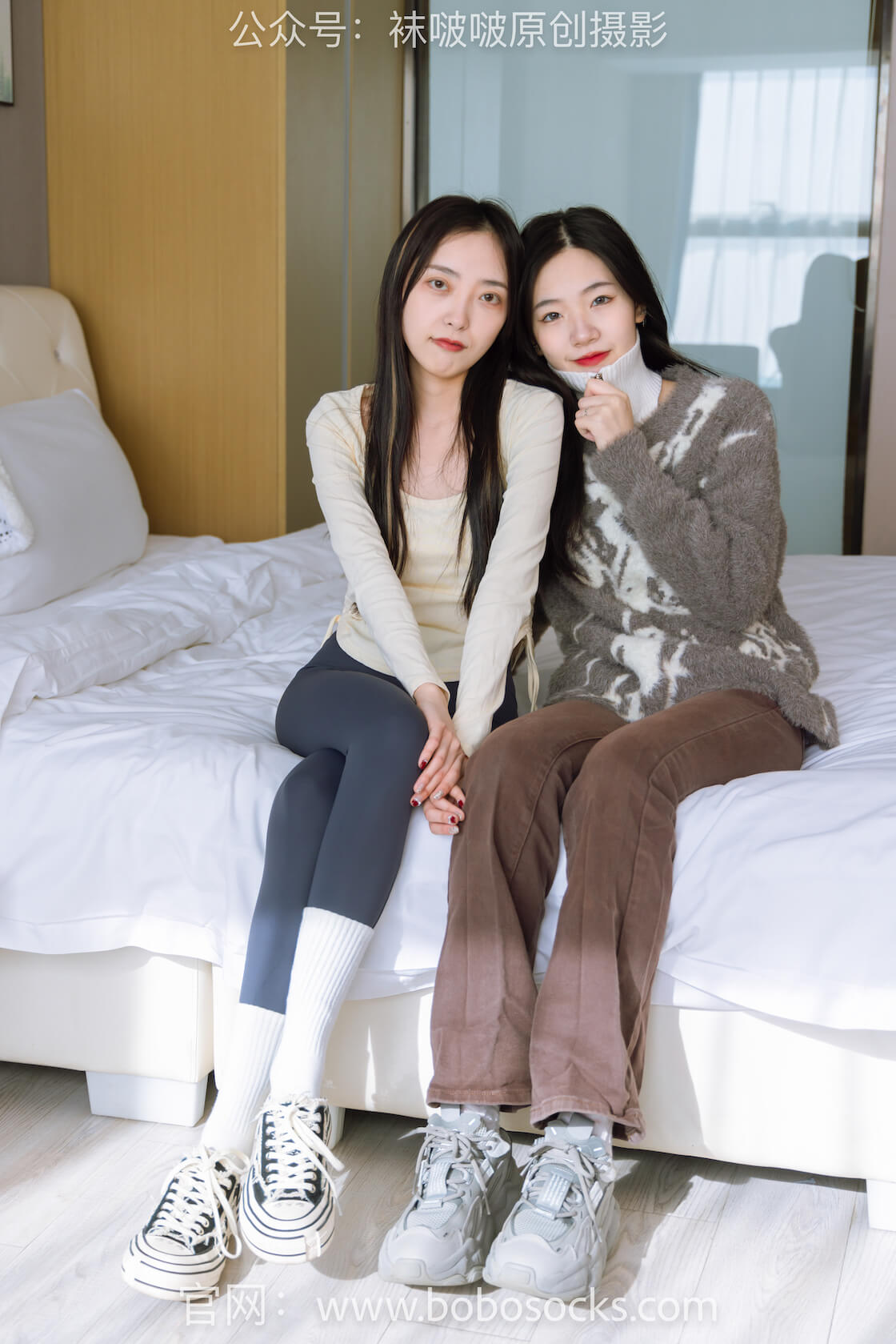 袜啵啵166期：小甜豆稚予-三套服装、板鞋、运动鞋、高跟鞋、白棉袜、蓝丝（脚尖透明款）、红丝（脚尖透明款）、深蓝丝（脚尖透明款）、灰丝（脚尖透明款）、油亮黑丝、油亮肉丝、黑网袜、肉色网袜-虎绰