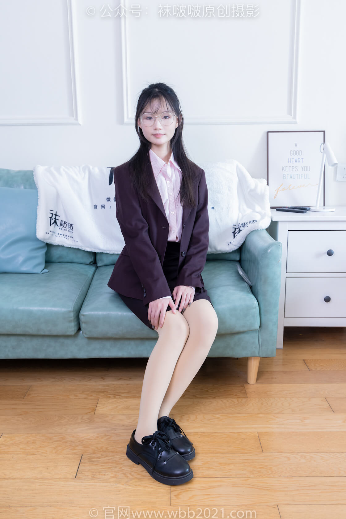 袜啵啵362期：甜甜圈-两双皮鞋、厚肉丝、厚黑丝、ol制服-虎绰