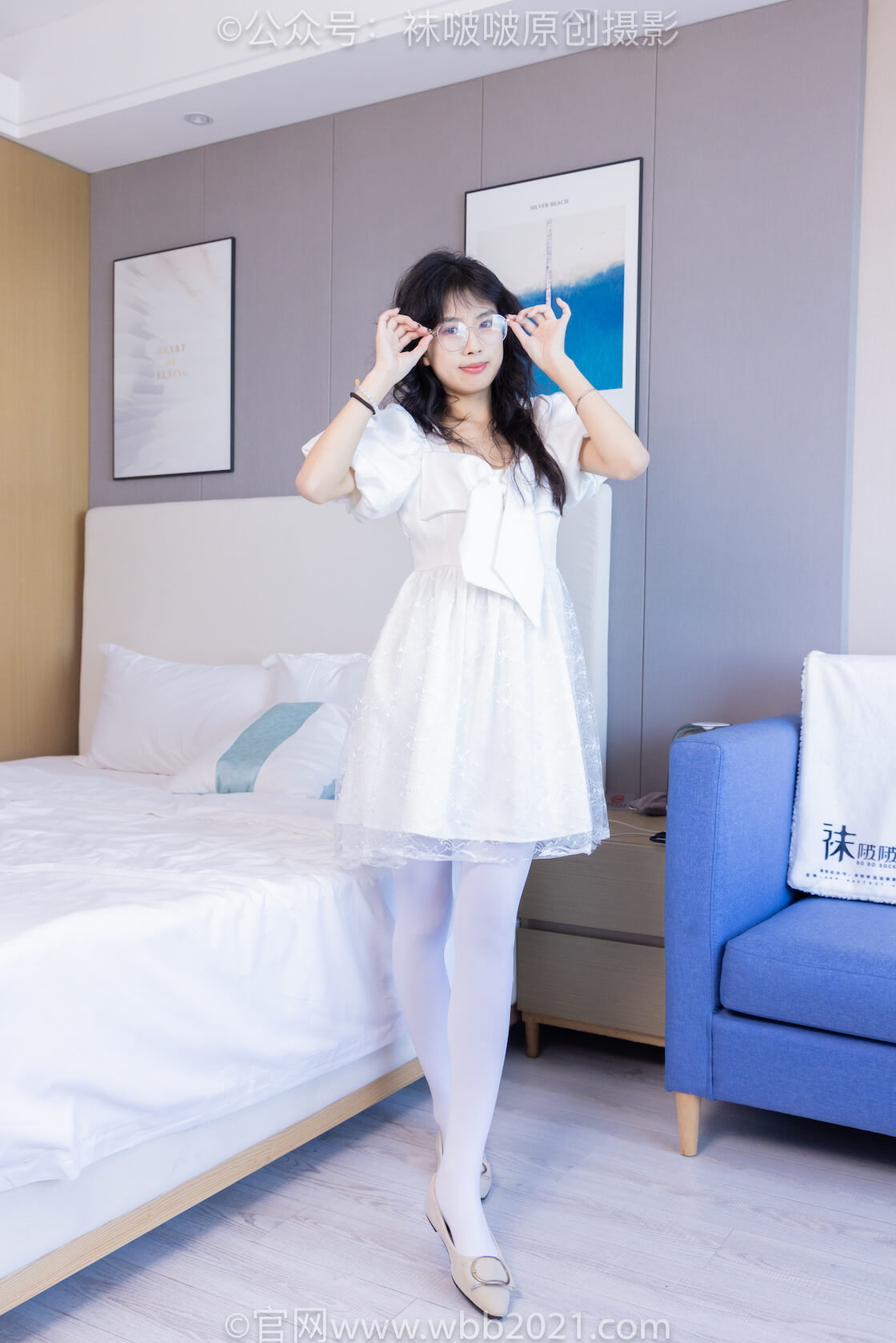 袜啵啵452期：奶油-平底鞋、帆布鞋、白棉袜、厚白丝、肉丝（脚尖加固款）、两双丝袜踩葡萄剧情-虎绰