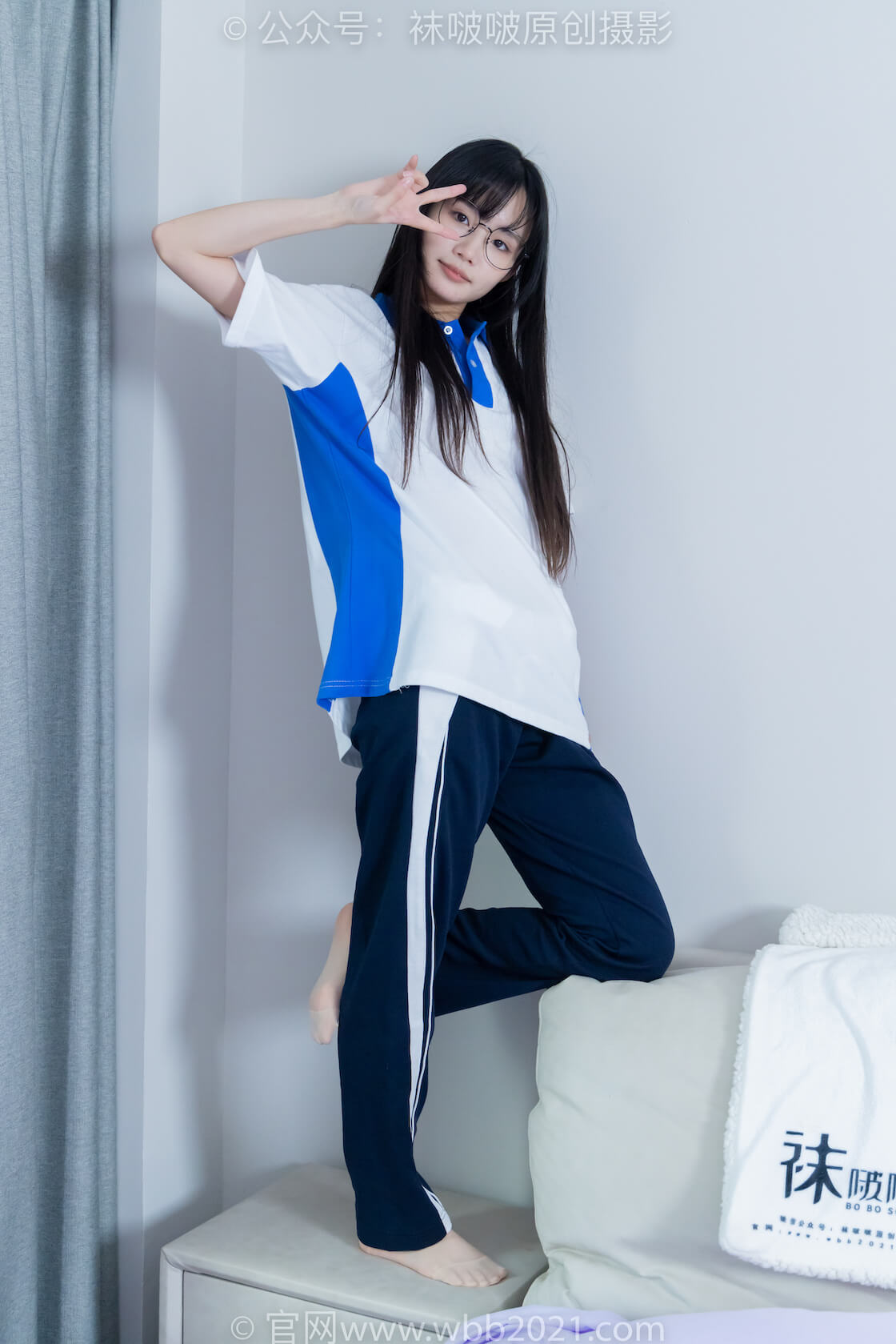 袜啵啵471期：甜甜圈-高跟鞋、黑丝（脚尖微加固款）、短肉丝（脚尖加固款）、裸足、校服裤里丝-虎绰