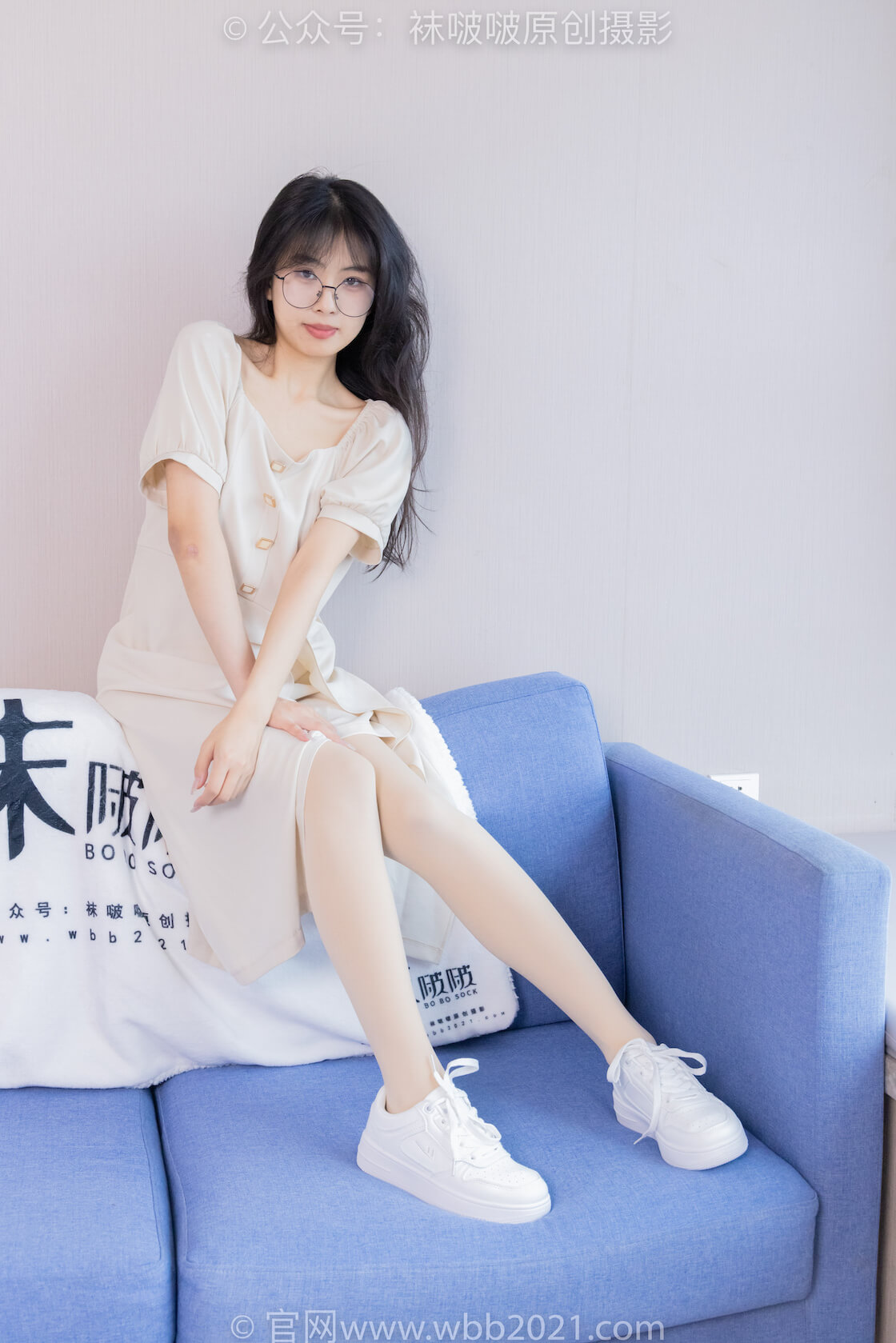 袜啵啵483期：奶油-板鞋、白船袜厚肉丝叠穿、厚肉丝、瑜伽动作、船袜和丝袜分别踩葡萄剧情（仅花絮剧情）-虎绰