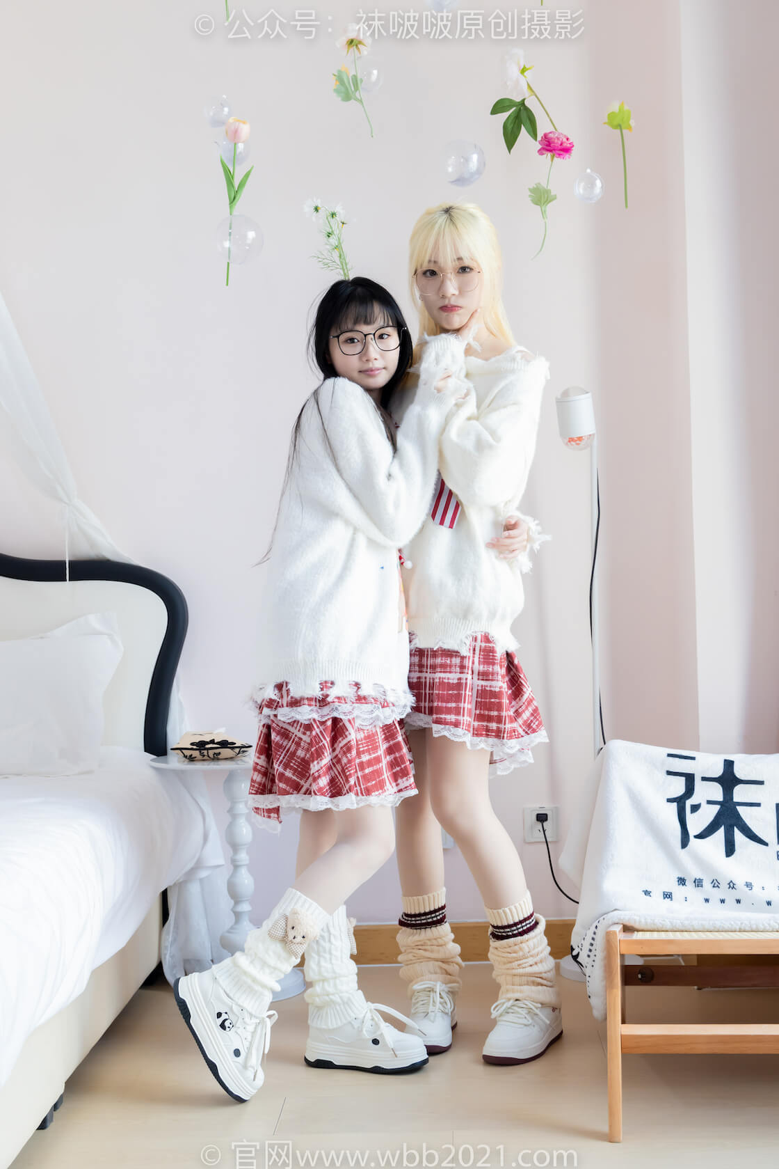 袜啵啵484期:小甜豆甜甜圈-两双板鞋、油亮肉丝(脚尖透明款)、堆堆袜套、白棉袜-虎绰