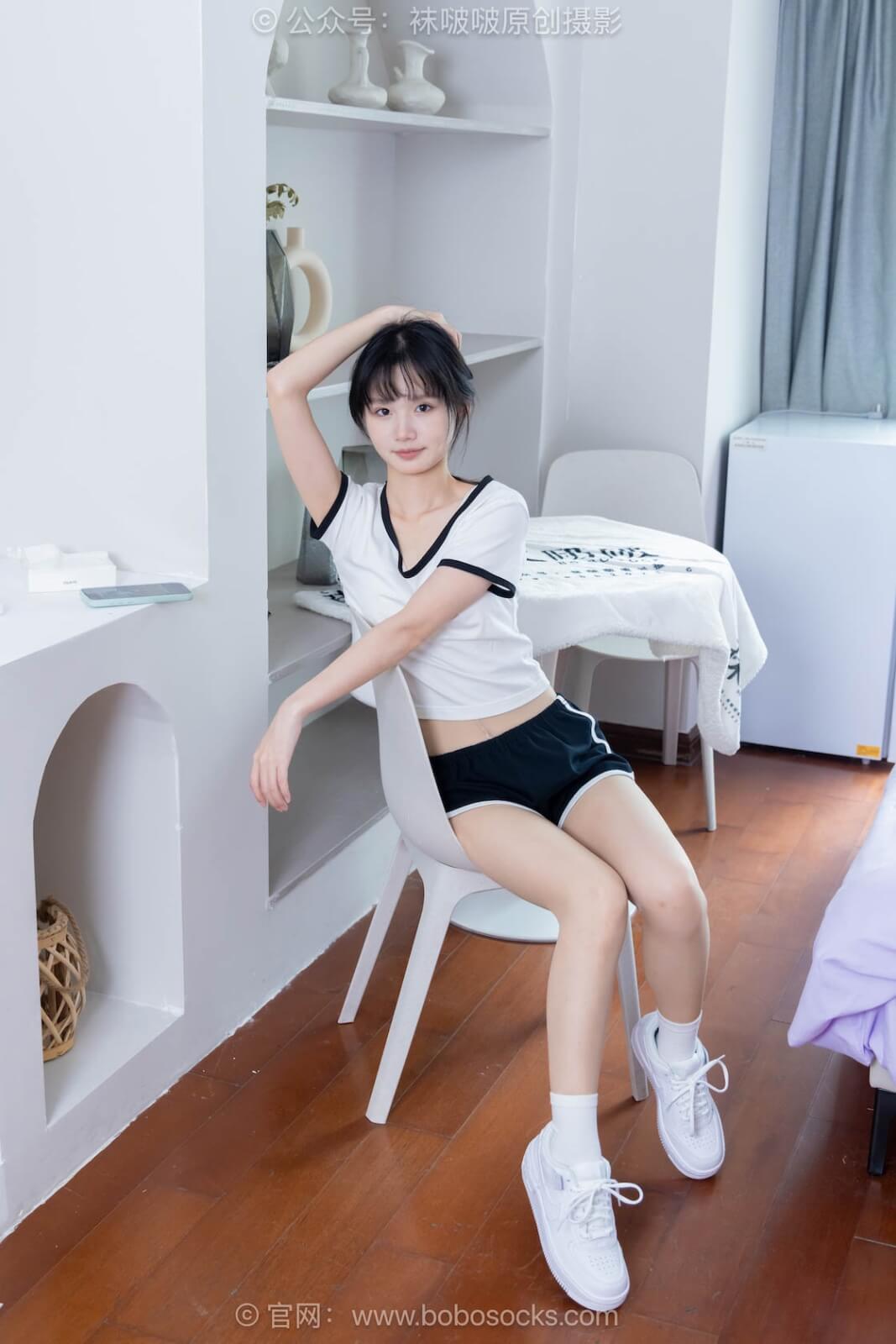 袜啵啵488期:甜甜圈-板鞋、白棉袜、薄肉丝(脚尖微加固款)-虎绰