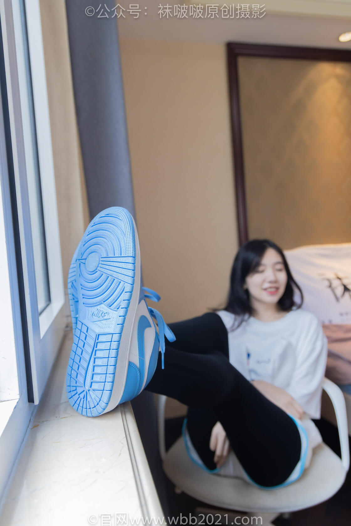 袜啵啵516期：小甜豆-板鞋、厚黑色踩脚裤袜、白棉袜（叠穿）-虎绰