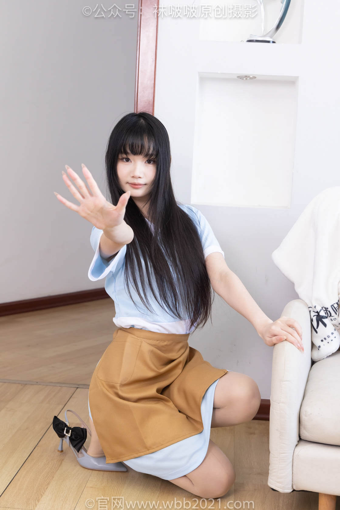 袜啵啵521期：甜甜圈-制服、高跟鞋、薄肉丝（脚尖加固款）、裸足-虎绰