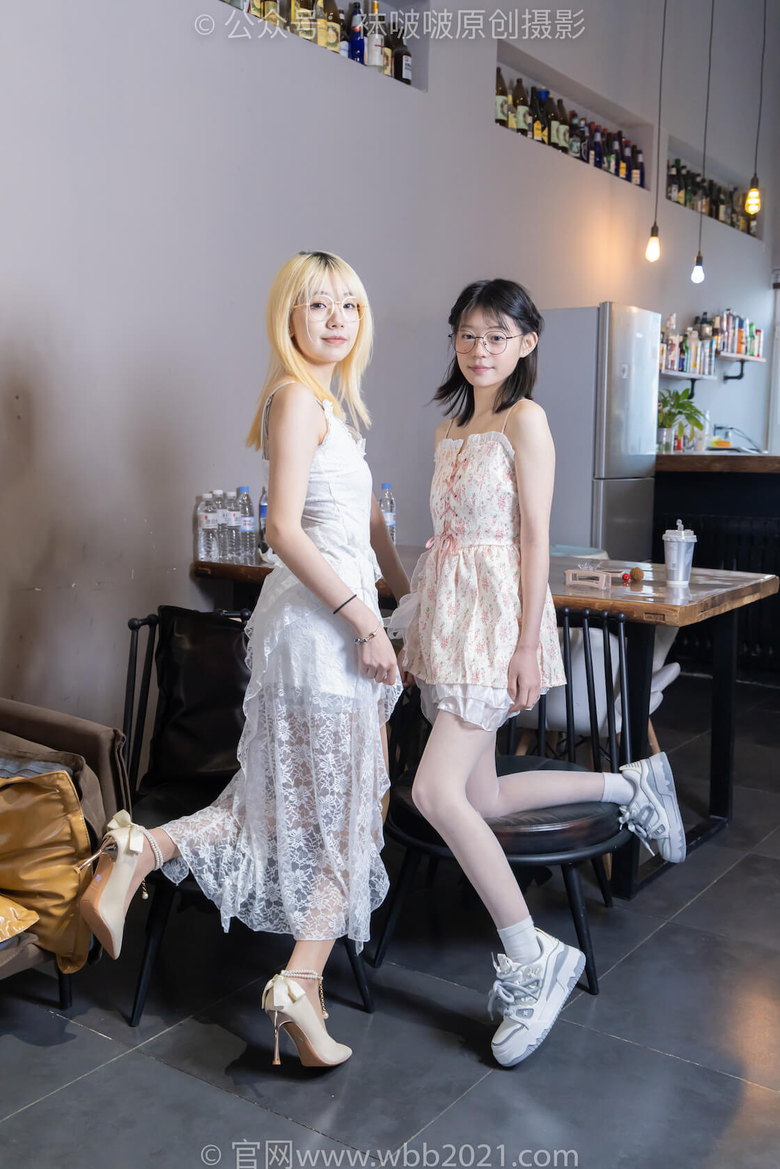 袜啵啵524期：小甜豆糯米-高跟鞋、板鞋、白棉袜、薄白丝、油亮薄肉丝、裸足、双人踩酸奶-虎绰