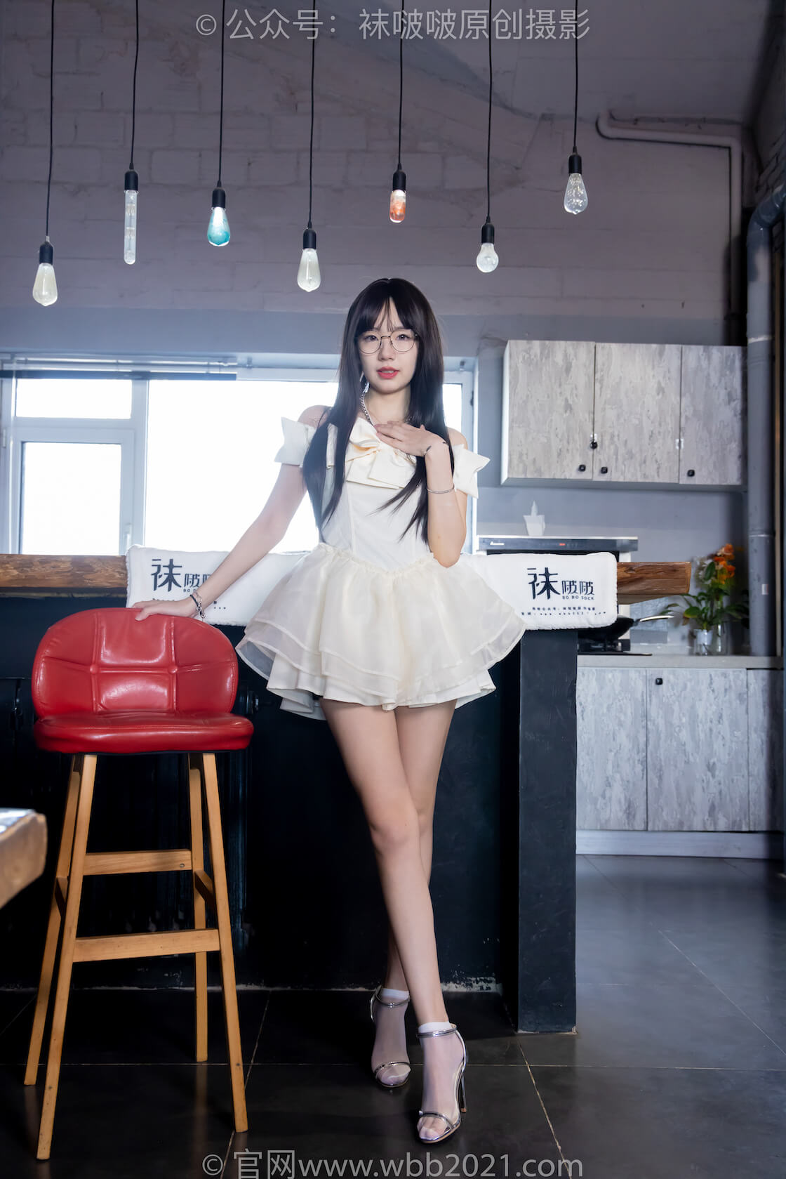 袜啵啵525期：小甜豆-高跟鞋、短白丝（脚尖加固款）、裸足、裸足刀叉摆盘剧情-虎绰