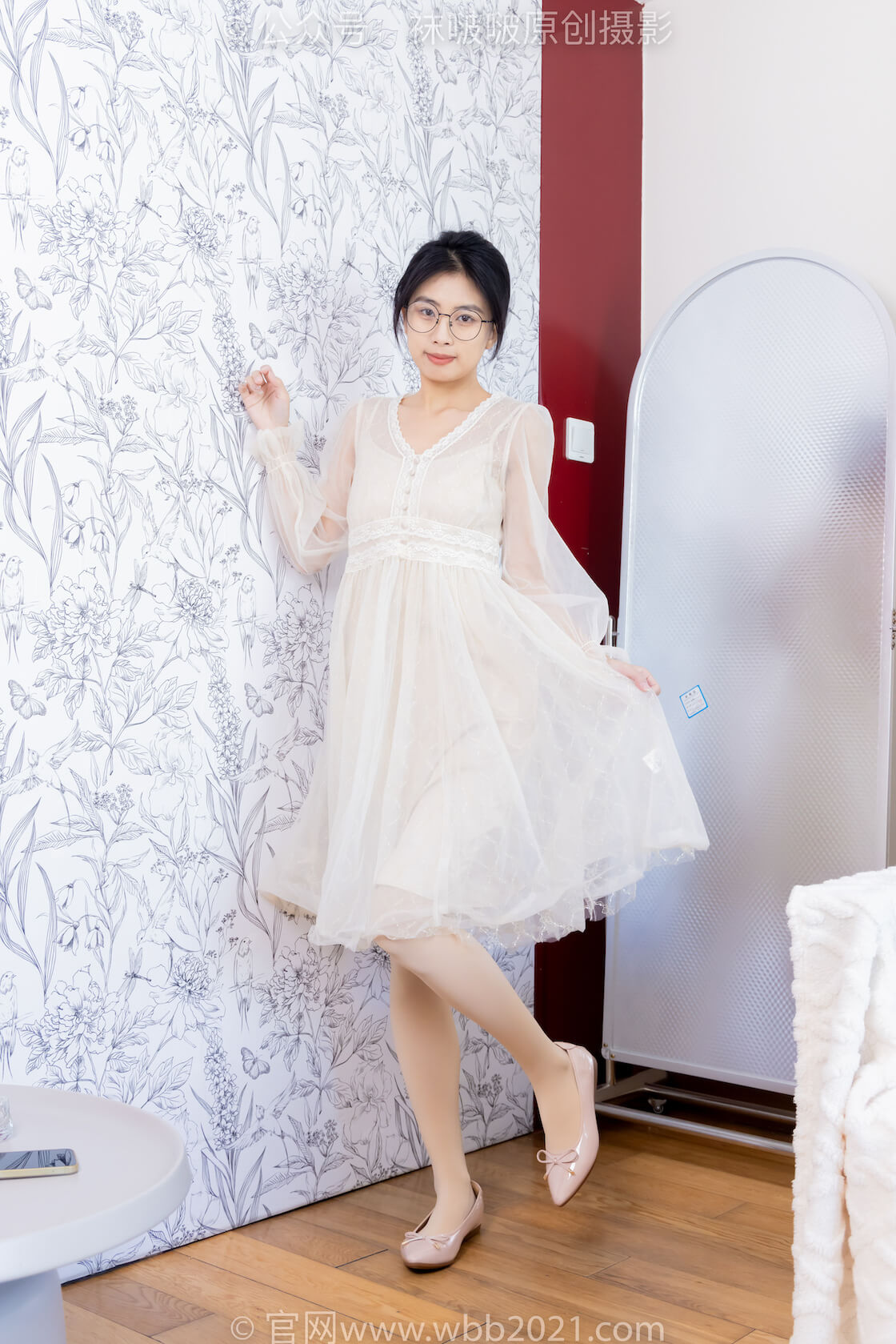 袜啵啵532期：奶油-平底鞋、厚肉丝、瑜伽动作,皮筋绑脚老头乐挠脚剧情（仅花絮剧情版）-虎绰