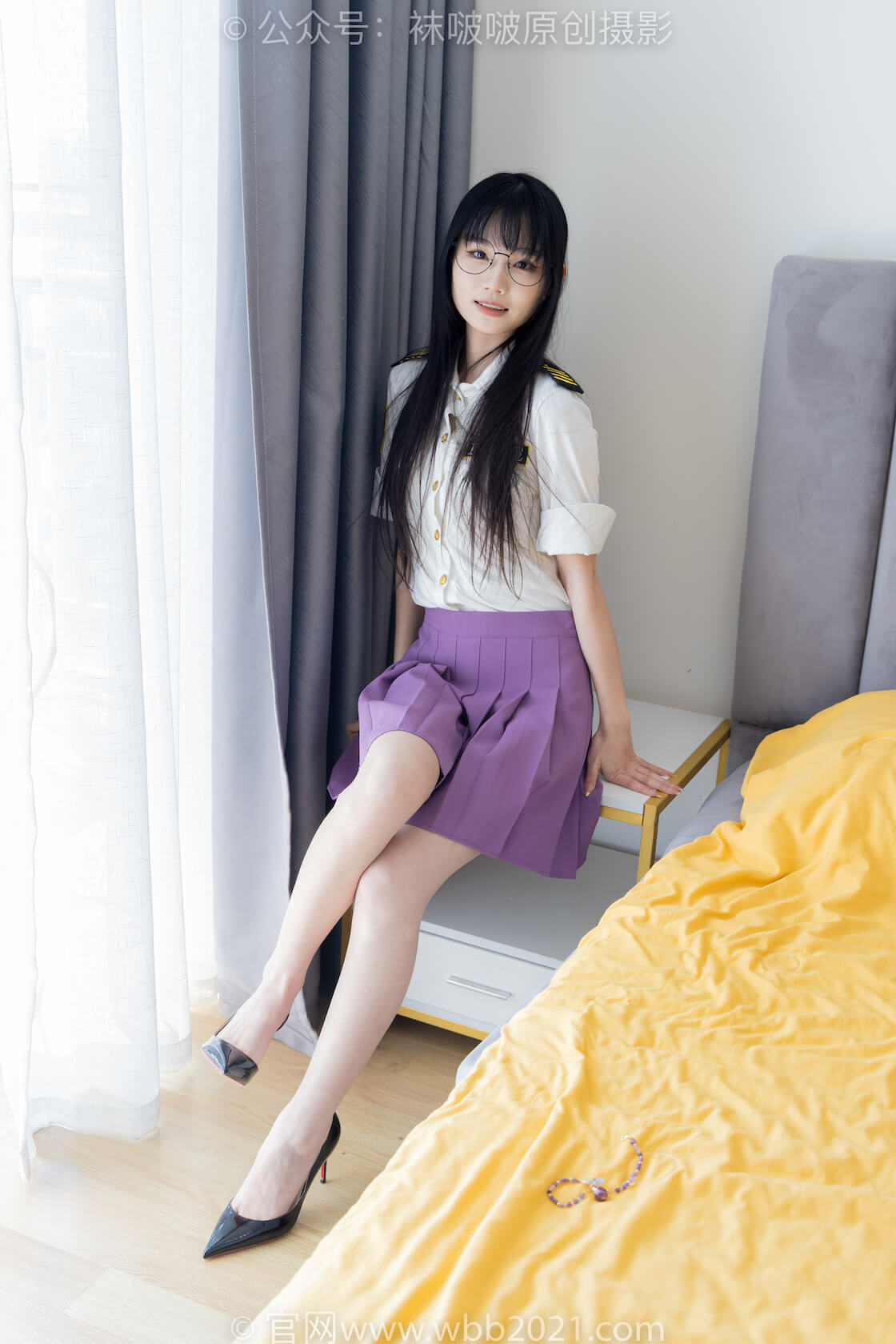 袜啵啵538期：甜甜圈-高跟鞋、水晶袜（仅小部分）、裸足、裸足玩按摩凳剧情（仅花絮剧情版）lKS0.jpg