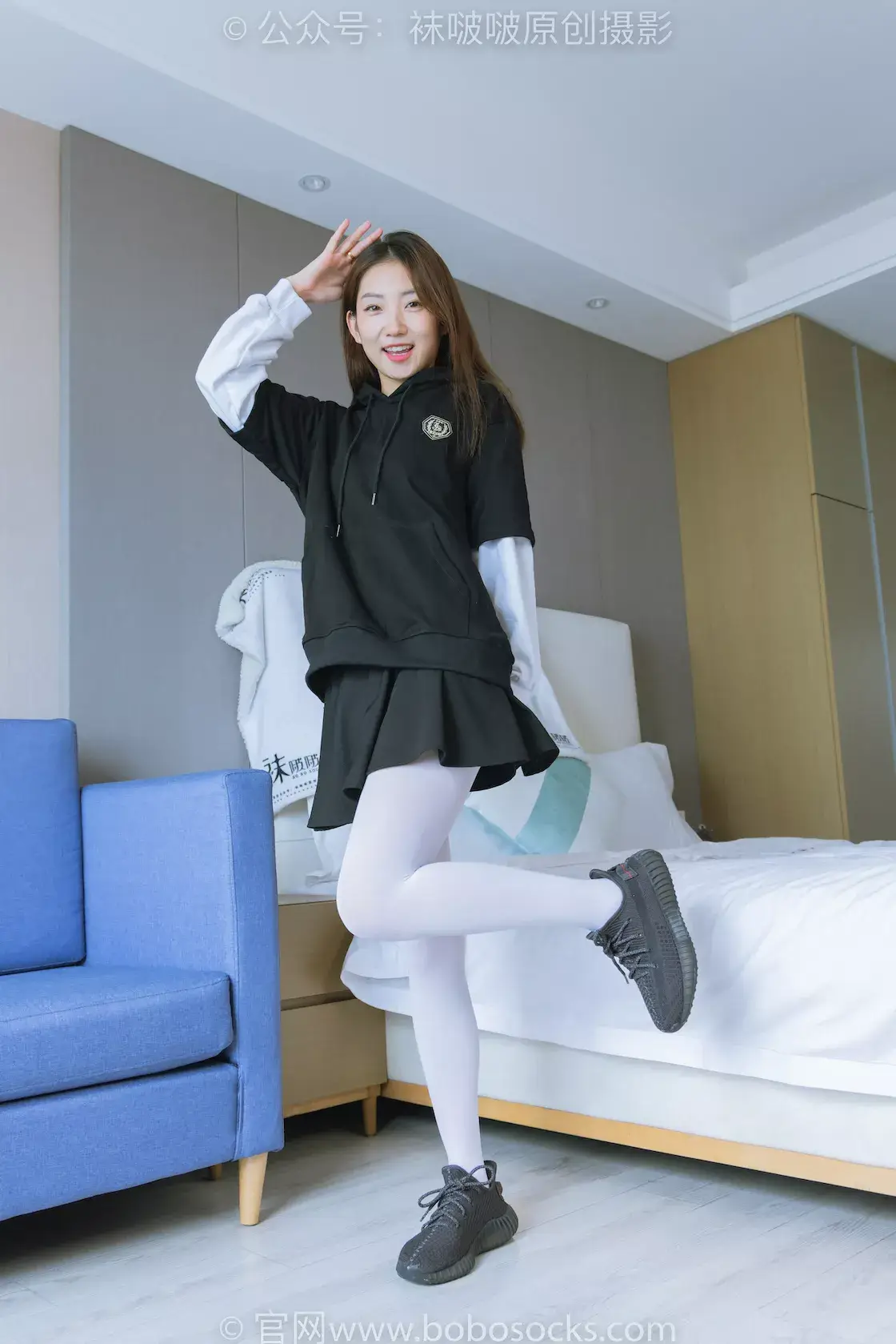 袜啵啵214期：小沫-黑色运动鞋、厚白丝-虎绰