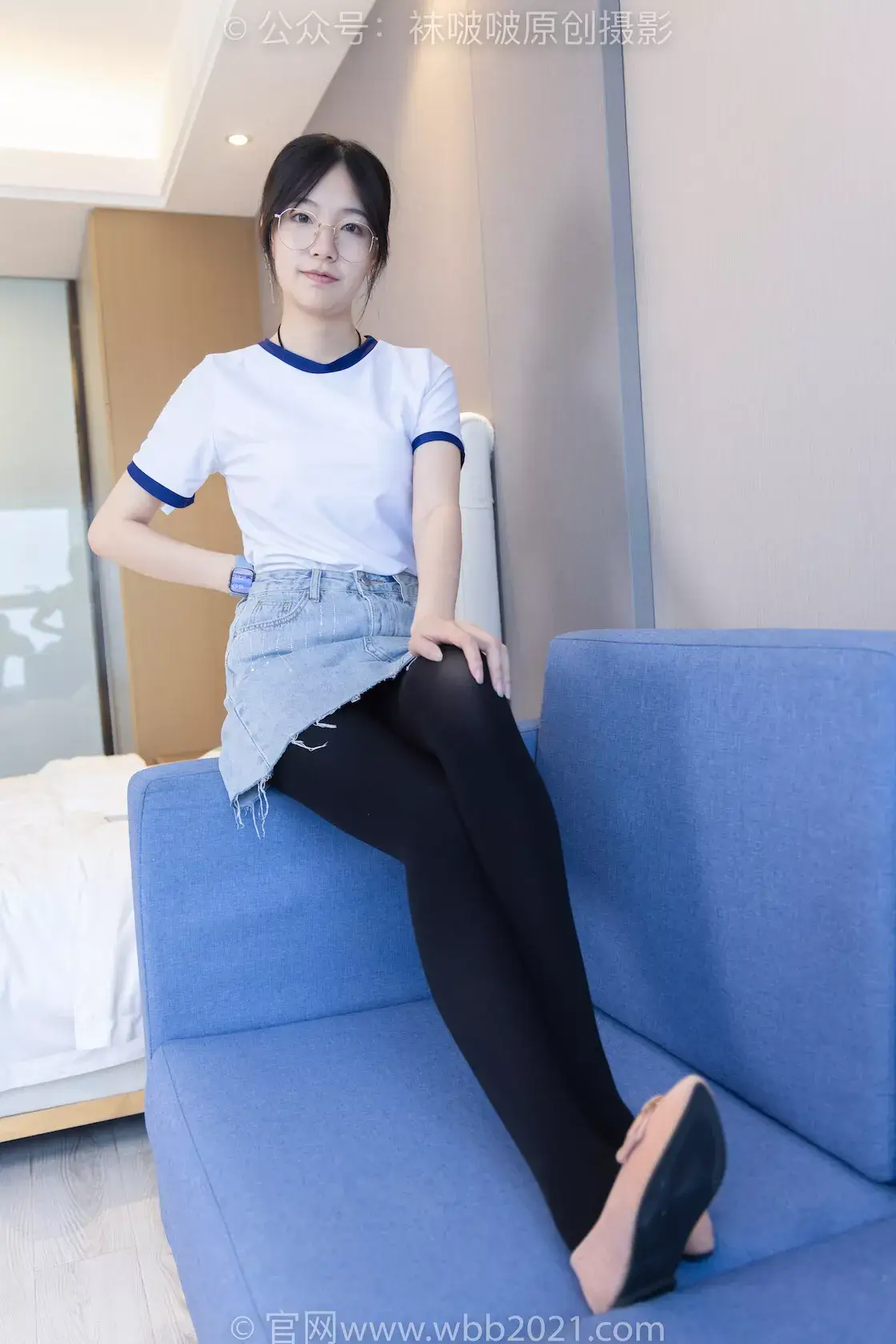 图片[2]-袜啵啵447期：小甜豆-平底鞋、厚黑丝、踩方便面、圣女果、橘子、巧克力蛋糕剧情-虎绰